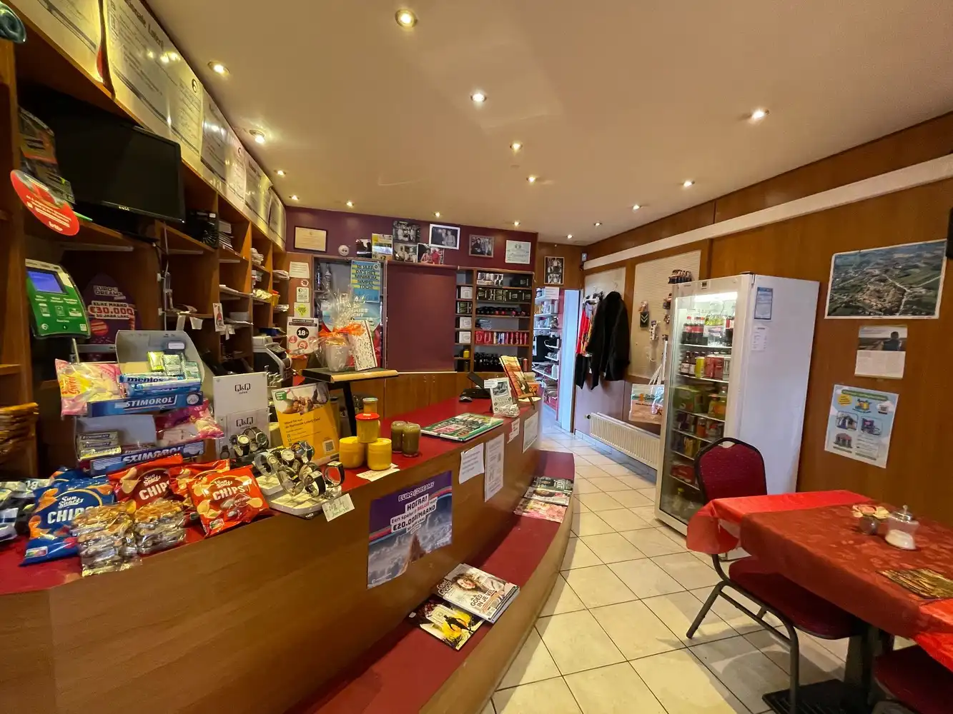 Handelsgelijkvloers met koer en bovengelegen appartement foto 7