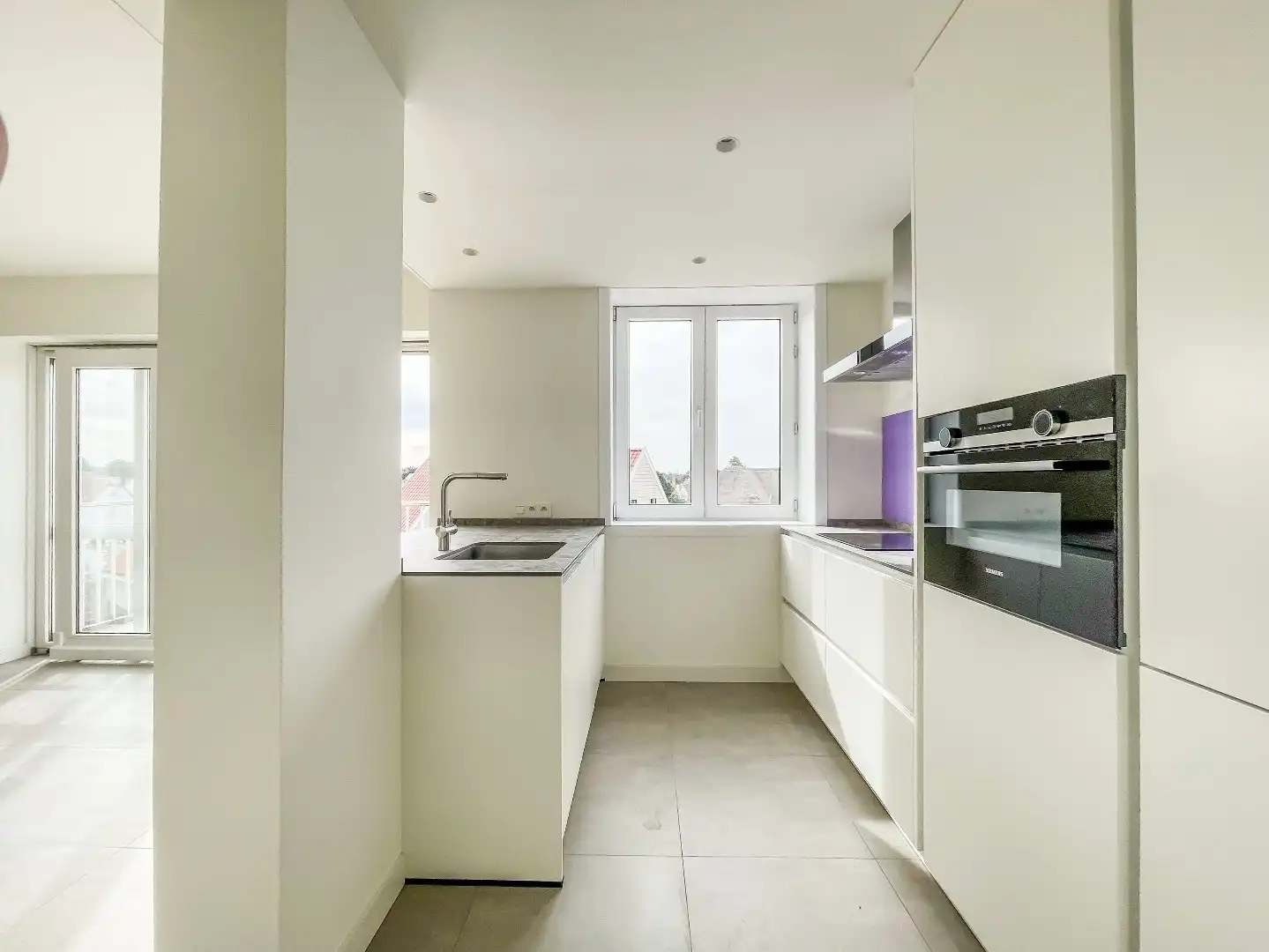 Prachtig gerenoveerd duplexappartement met groot zonneterras en open zicht, gelegen vlakbij de Zoutelaan en de Dumortierlaan. foto 8