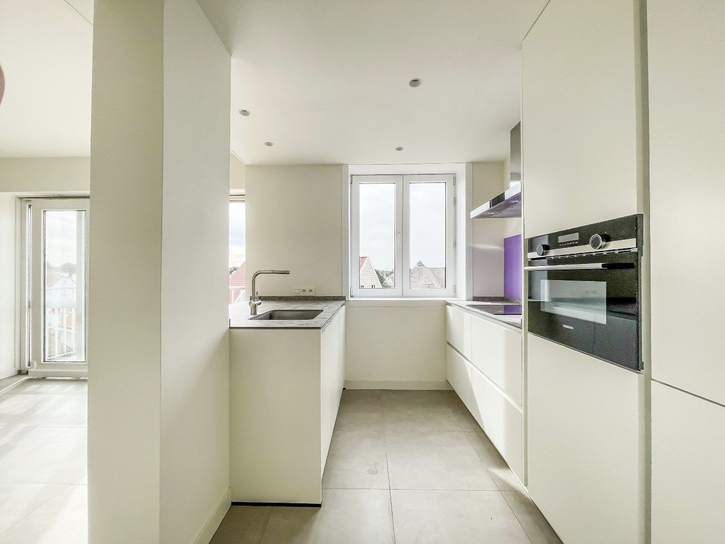 Prachtig gerenoveerd duplexappartement met groot zonneterras en open zicht, gelegen vlakbij de Zoutelaan en de Dumortierlaan. foto 8