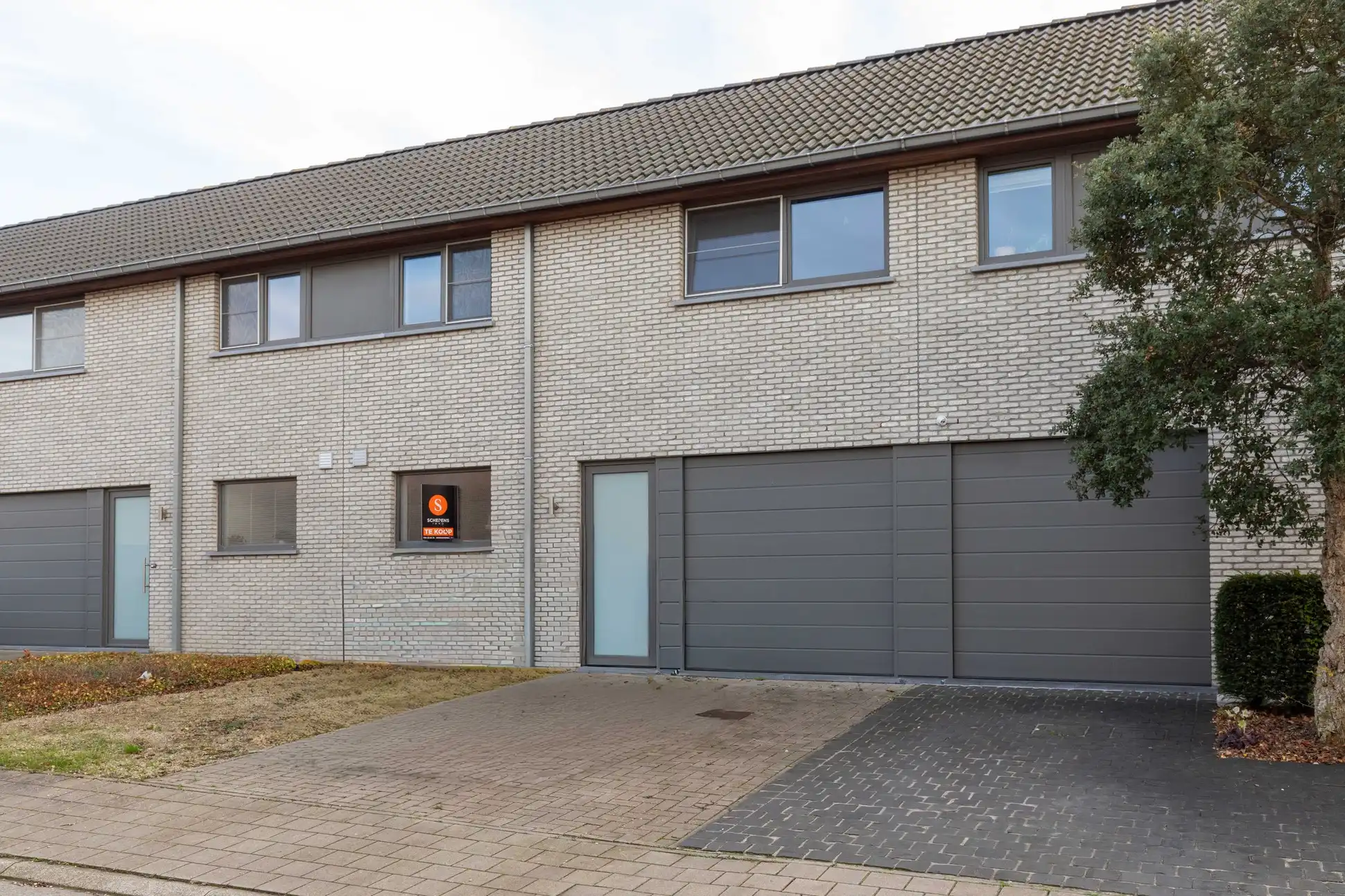 Te koop: Goed gelegen nieuwbouwwoning met tuin en 3 slaapkamers – ideaal voor gezin! foto {{pictureIndex}}