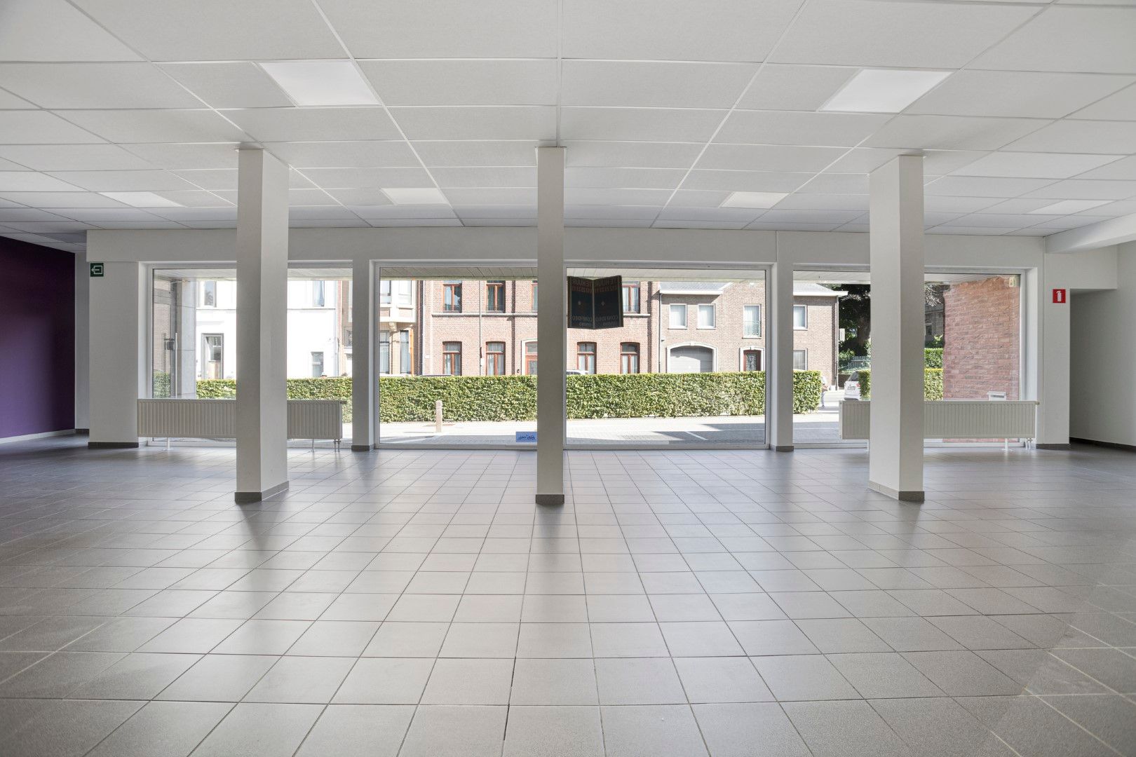Ruime kantoor- of winkelruimte met opslagmogelijkheden foto 6