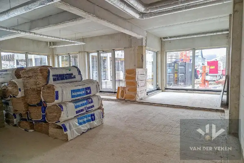 Casco en centraal gelegen nieuwbouw handelsgelijkvloers (160m²) met gezellig terras (130m²) op een TOPlocatie! foto 8