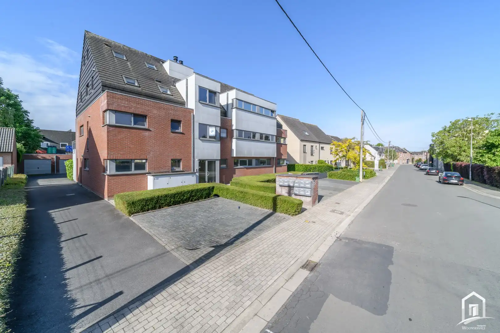 Duplex appartement gelegen aan de stadsrand van Aalst. foto {{pictureIndex}}