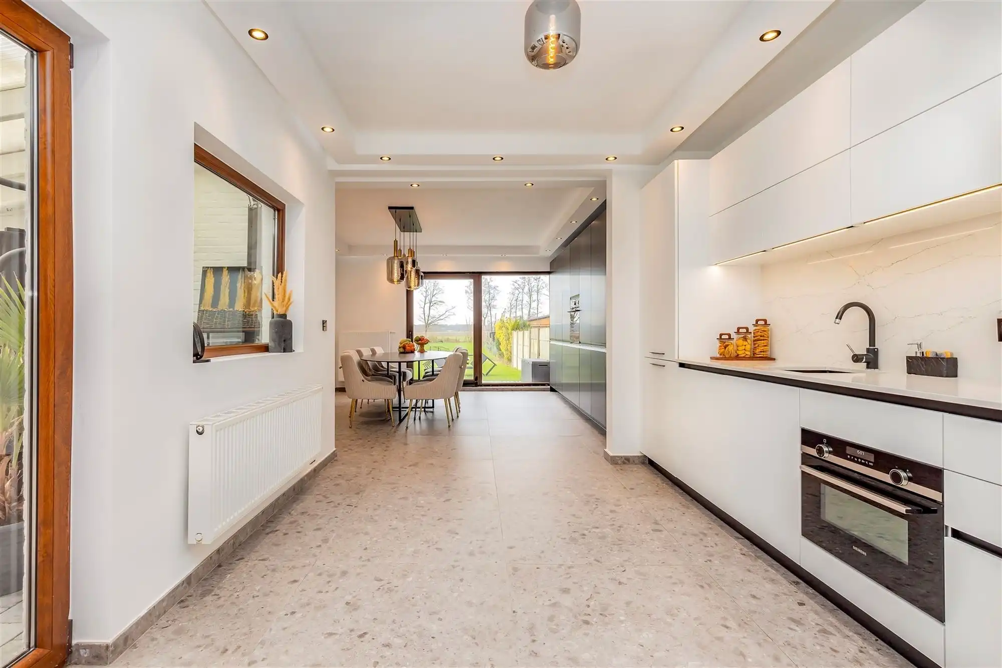 Stijlvolle gerenoveerde halfopen bebouwing met tuin en 3 slaapkamers in Oostmalle foto 8