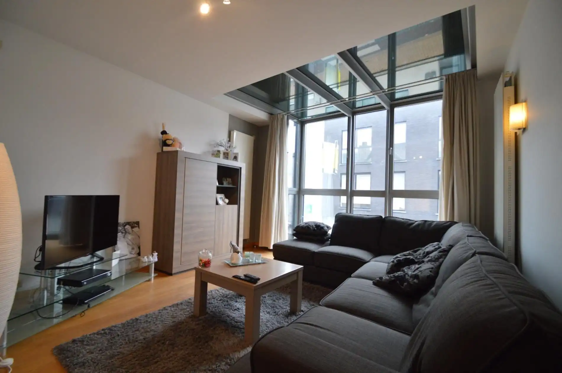 Stijlvol duplexappartement in centrum v Hoeselt met 1 slaapkamer en terras. Geen gemeenschappelijke onkosten foto 2