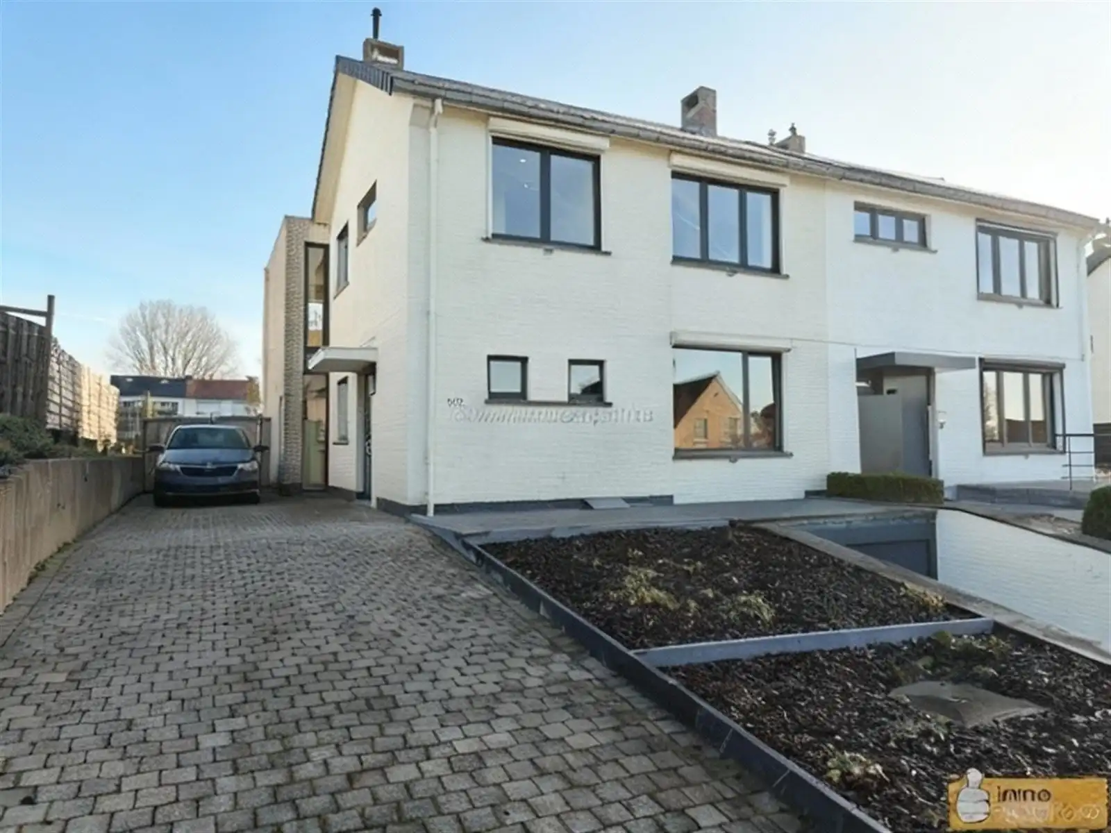 DILBEEK: Veelzijdige woning met 4 slaapkamers en 2 badkamers foto {{pictureIndex}}