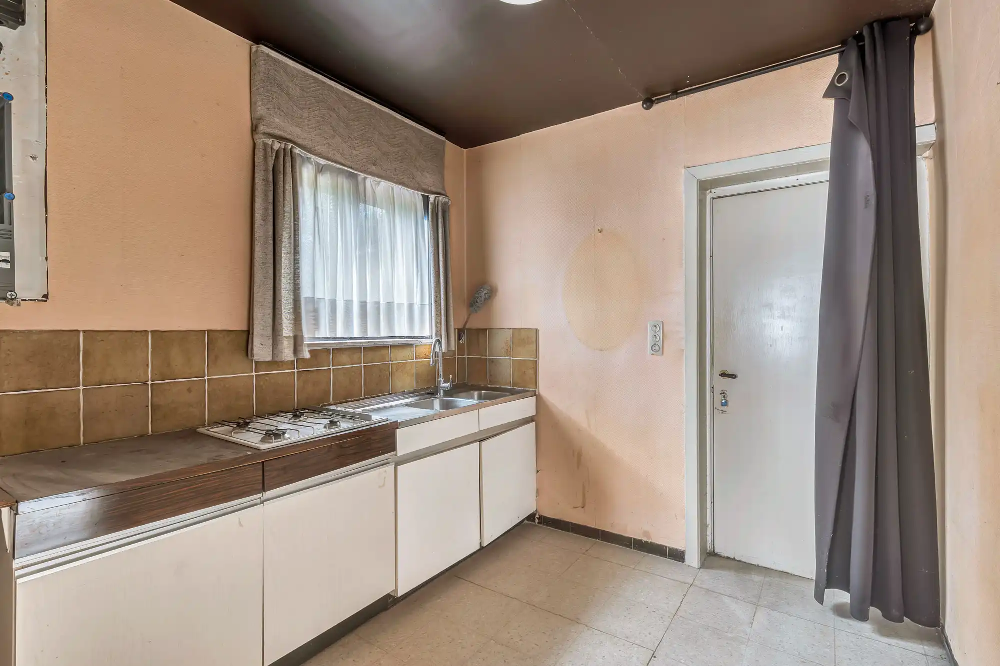 Te renoveren woning met tal van uitbreidingsmogelijkheden foto 6