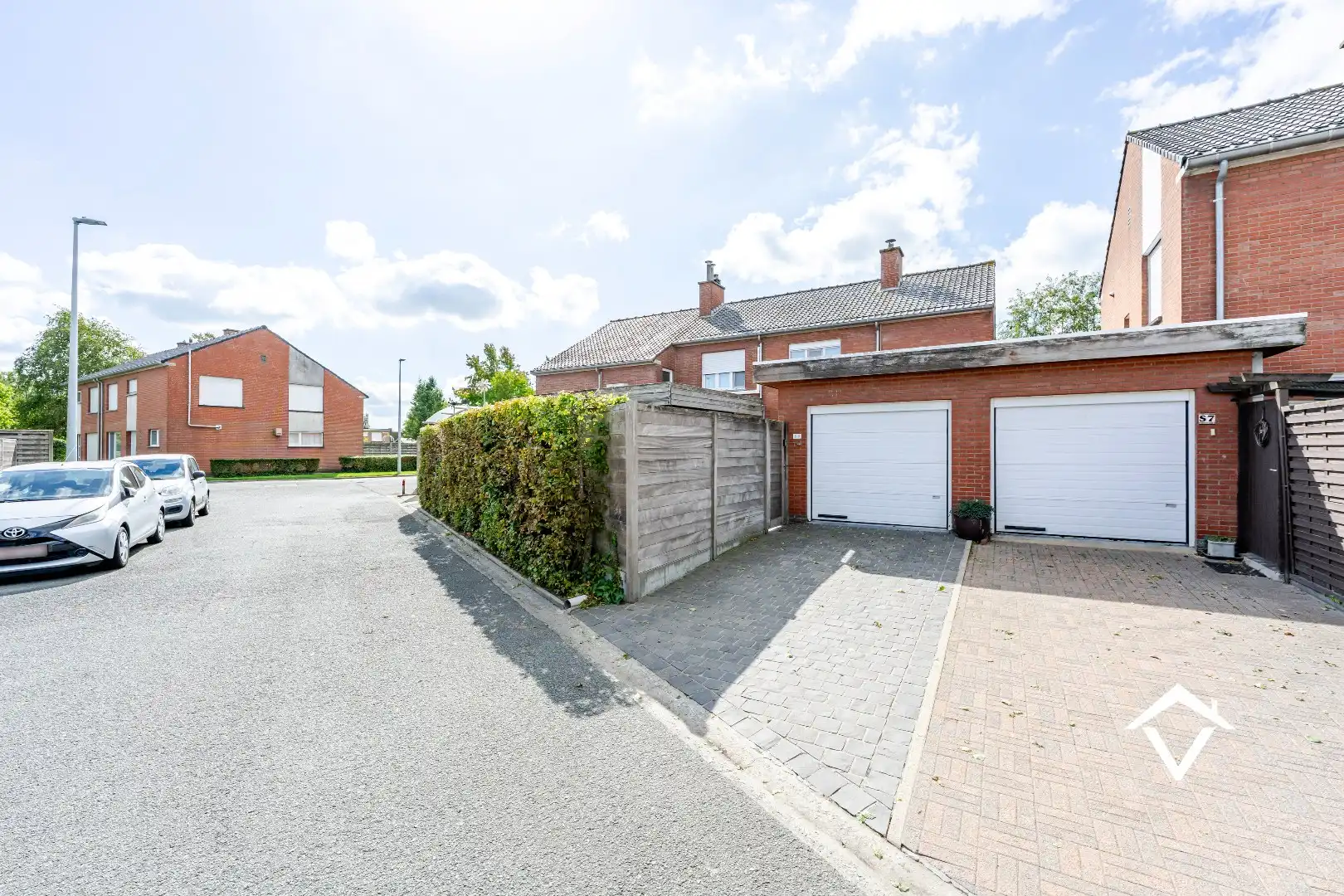 Recente halfopen bebouwing met 3 slaapkamers, garage en terras tuin foto 21