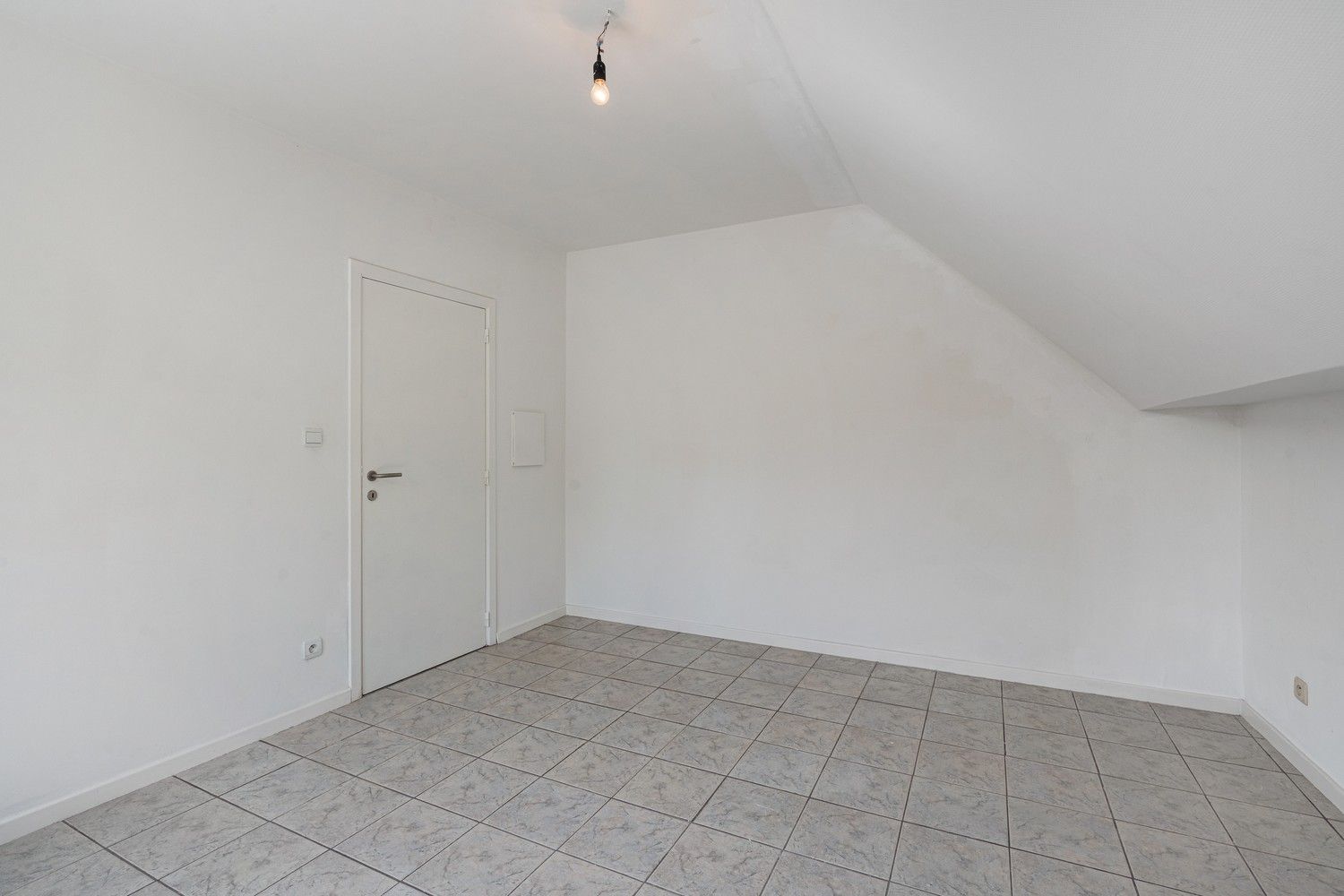 Instapklaar appartement met groot terras op gunstige locatie! foto 8