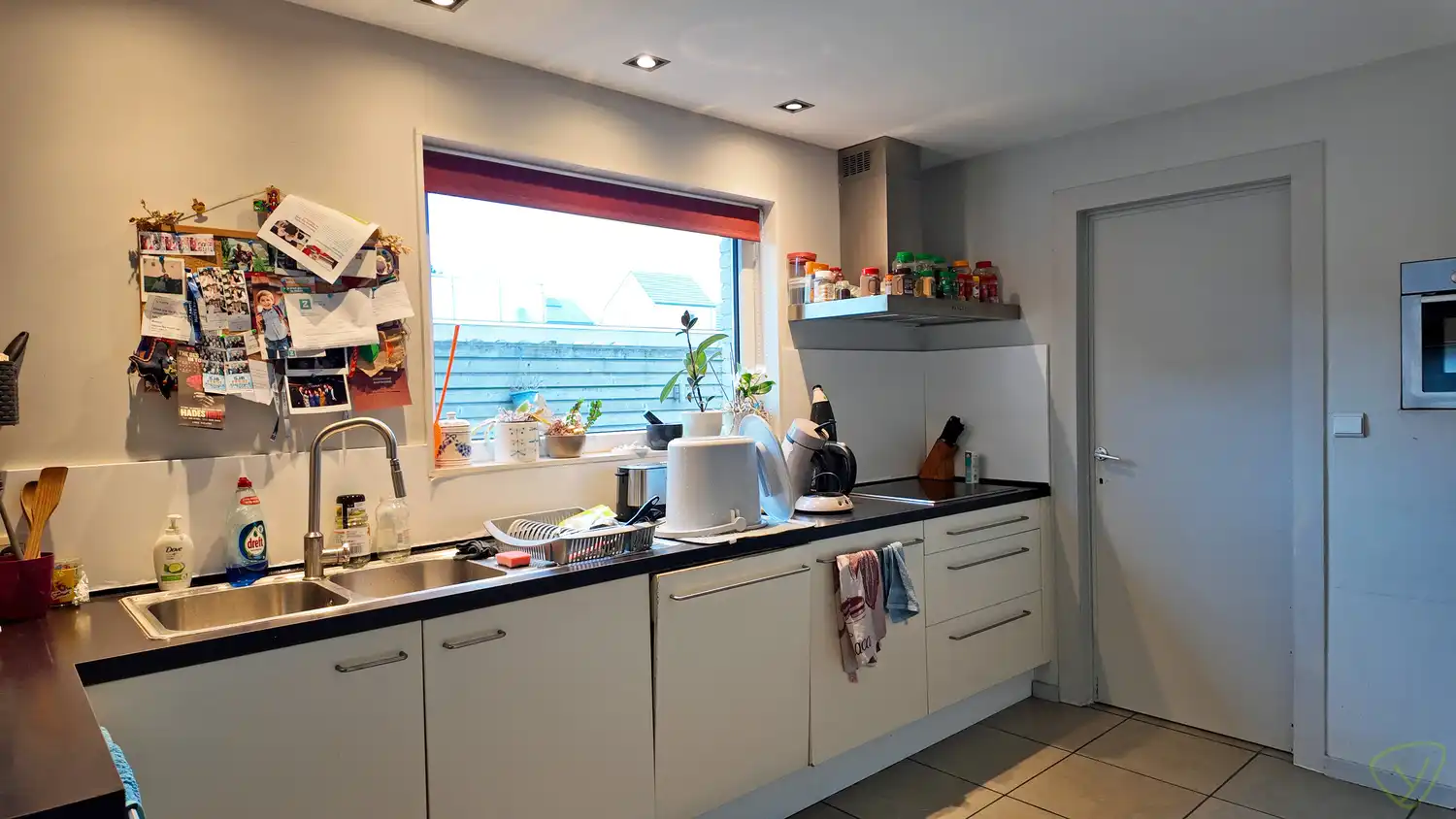 Volledig gerenoveerde woning met carport en tuin in Zelzate! foto 6