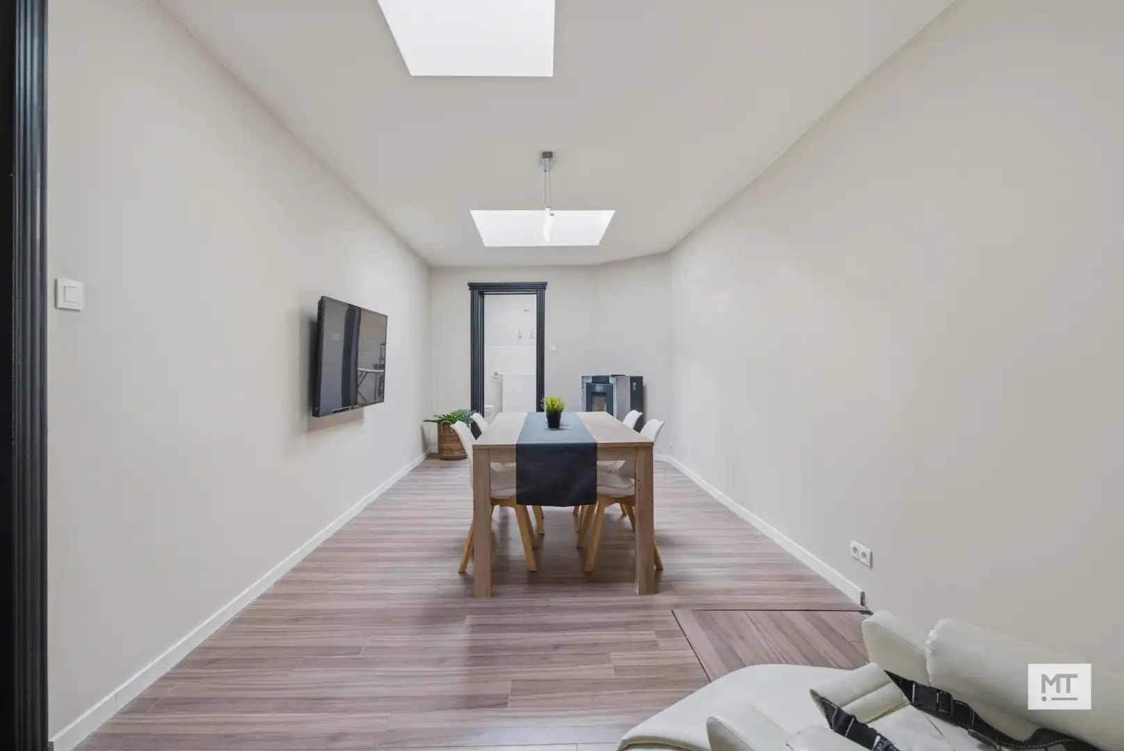 Bijzonder ruime herenwoning te koop in het centrum van Ieper foto 6