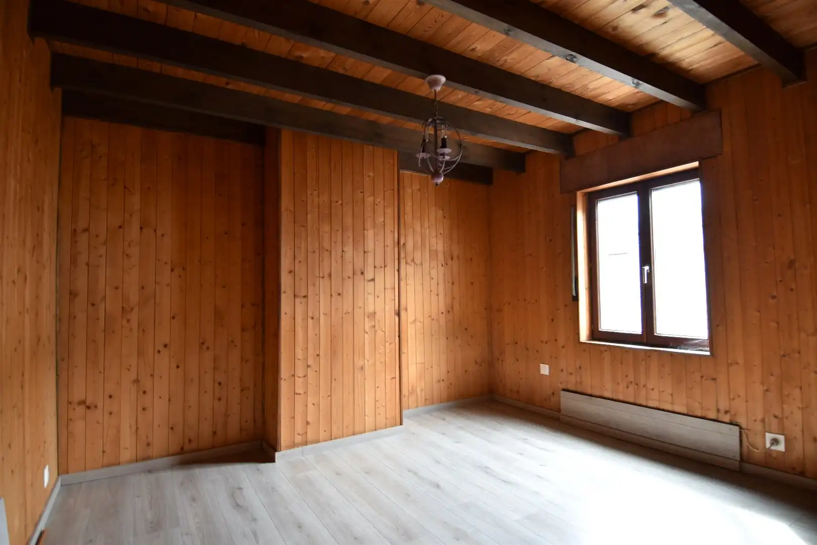 Te renoveren woning met 3 slaapkamers mét uitweg, ruime zolder en zonnig terras te koop in hartje Rekkem foto 12