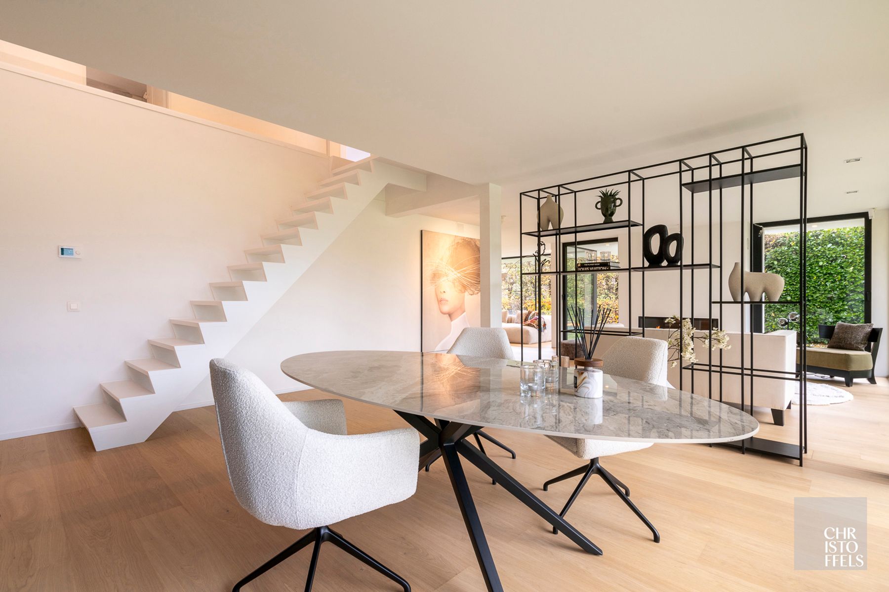 High-end gerenoveerde eigentijdse villa op een perceel van 4.379m² te Hasselt! foto 6