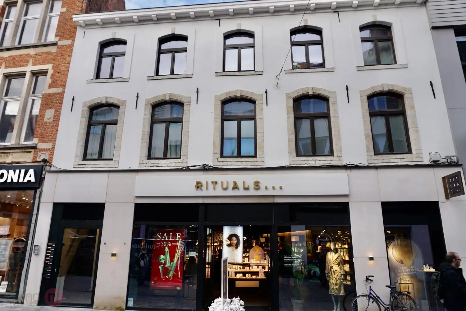 Recent appartement te huur, centrum Leuven met 1 slaapkamer. foto {{pictureIndex}}