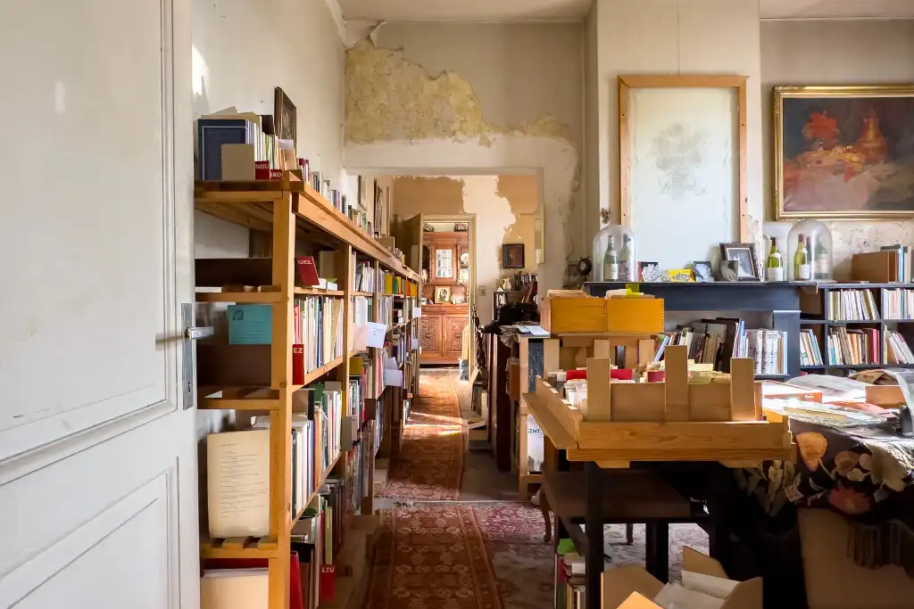 Ruim te renoveren woning met garage en zuidgerichte tuin op een boogscheut van het stadscentrum. foto 3