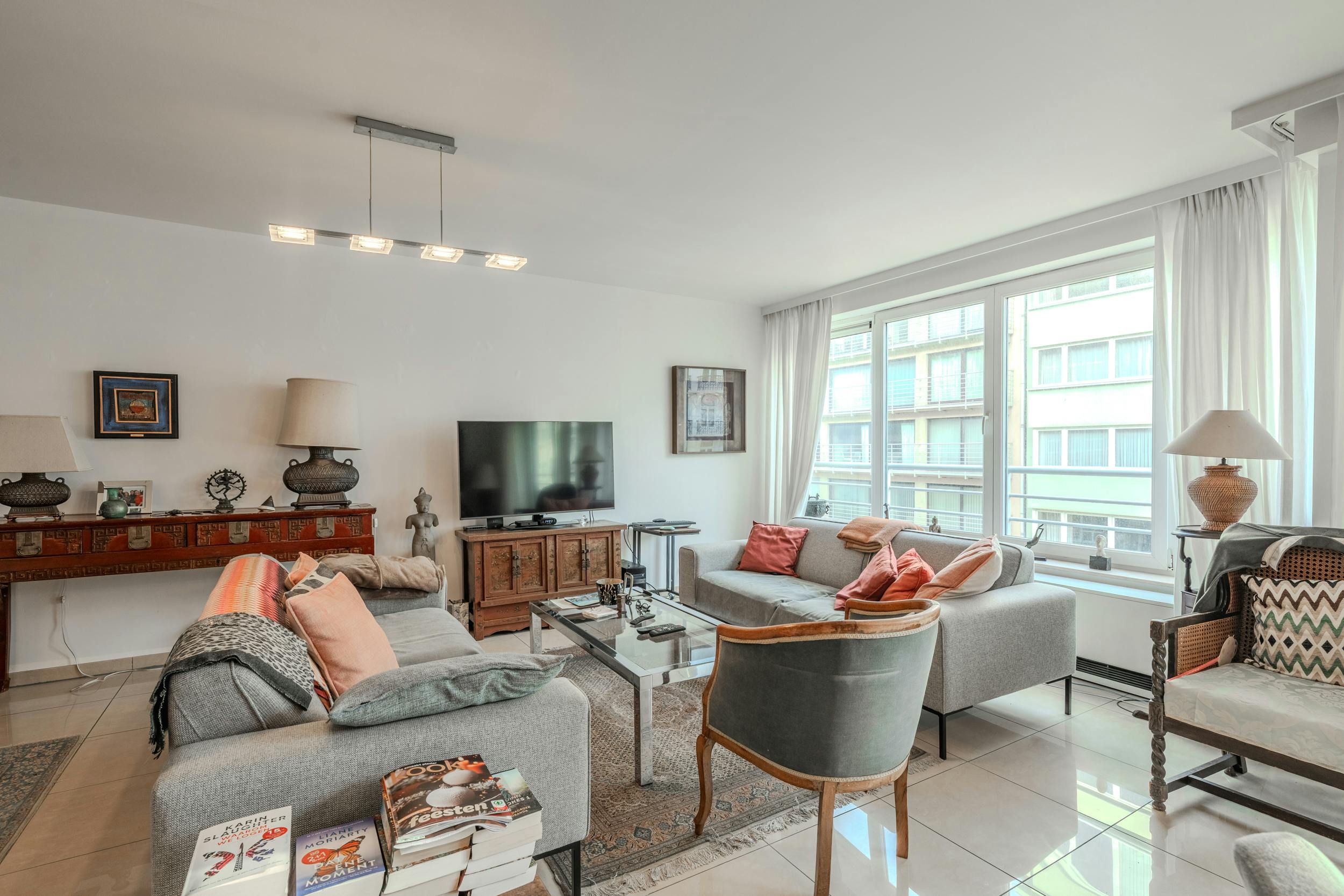 Appartement te koop met zijdelings zeezicht te Oostende foto 2