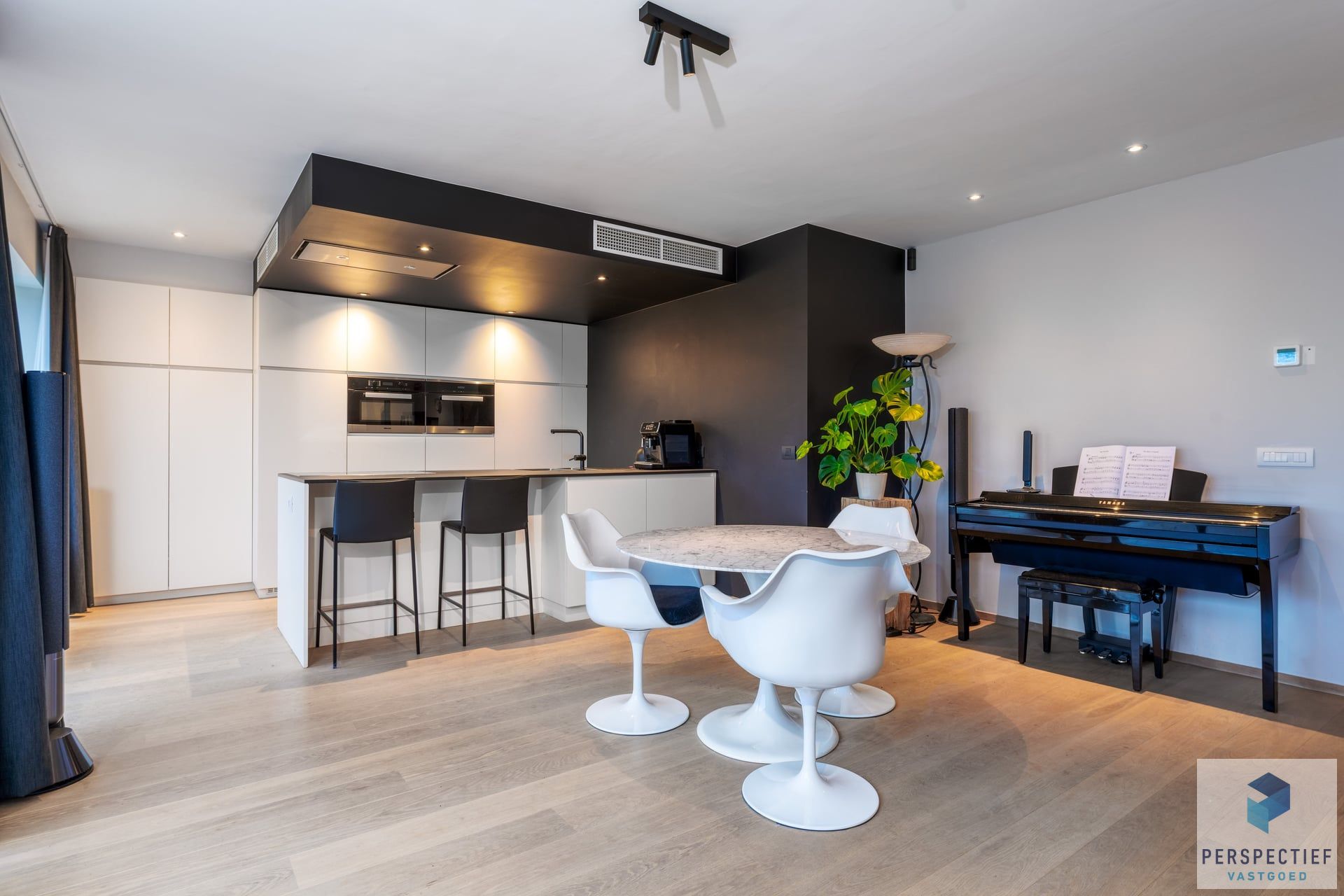 Modern Luxe-Appartement met 3slpk - terras en dubbele autostaanplaats foto 6