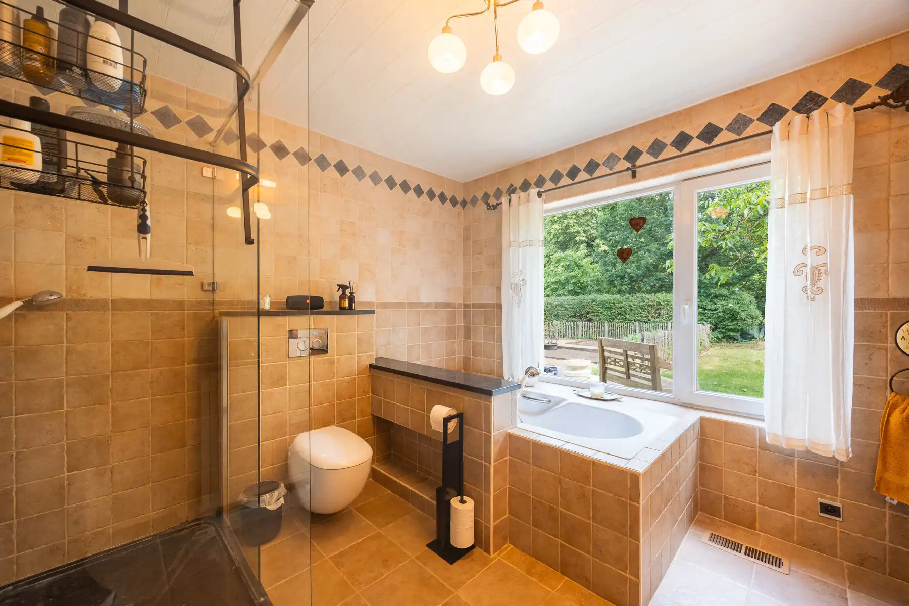 Gerenoveerde energiezuinige villa met adembenemende vijver foto 22