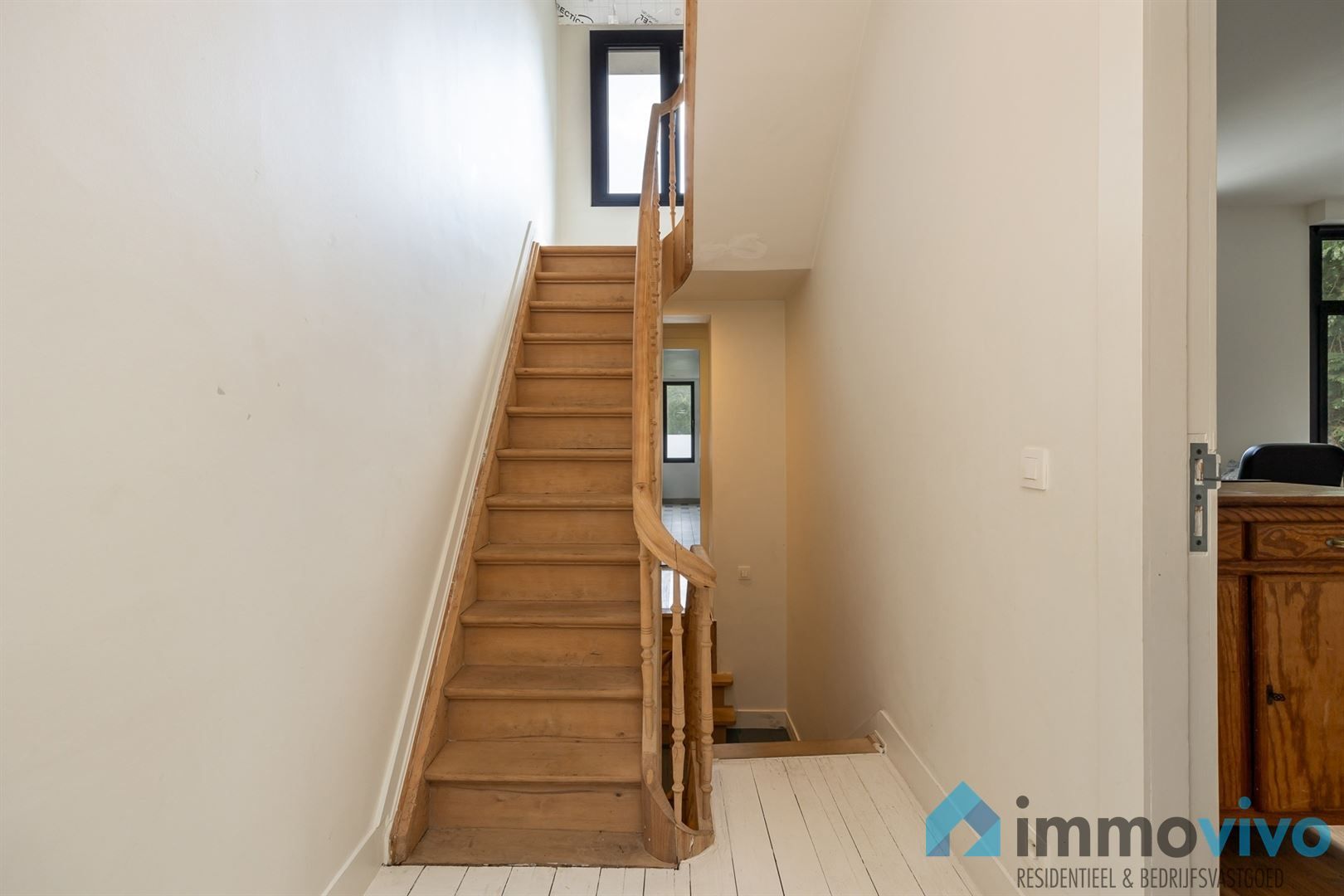 Ruime gerenoveerde woning met 4 slaapkamers op 615 m² foto 23