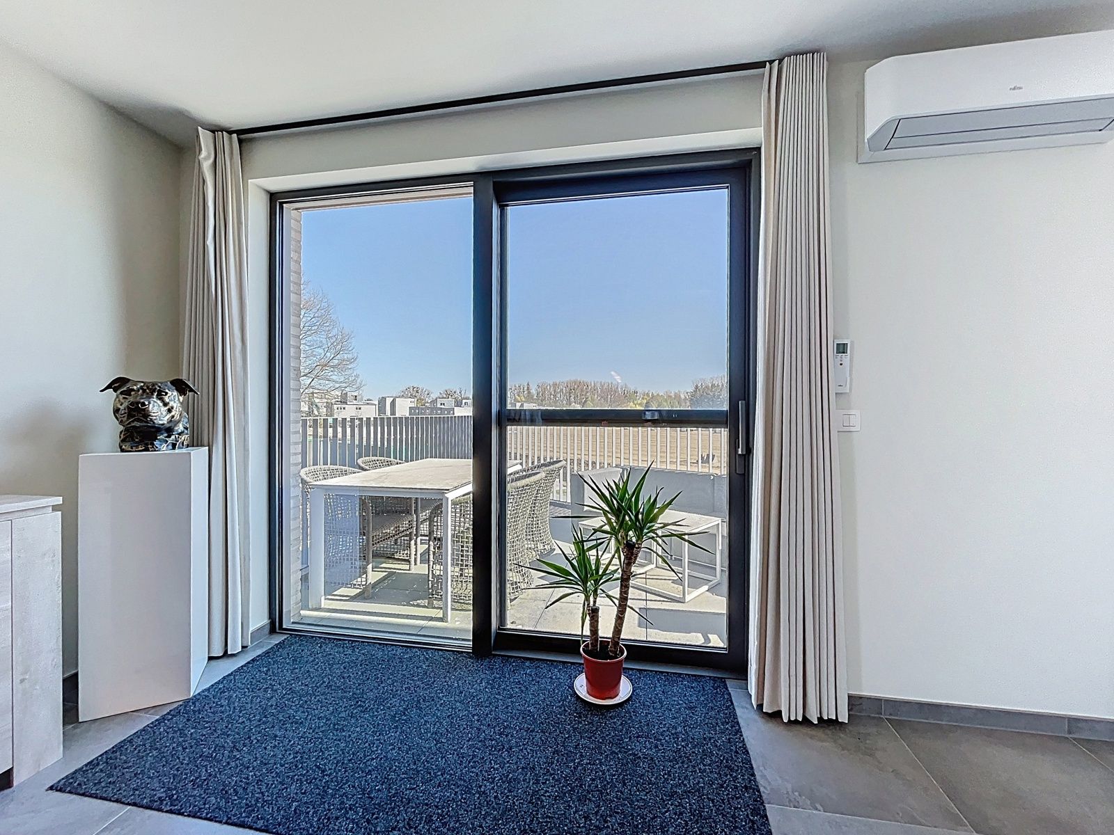 Instapklaar ruim app mét autostaanplaats en terras foto 3