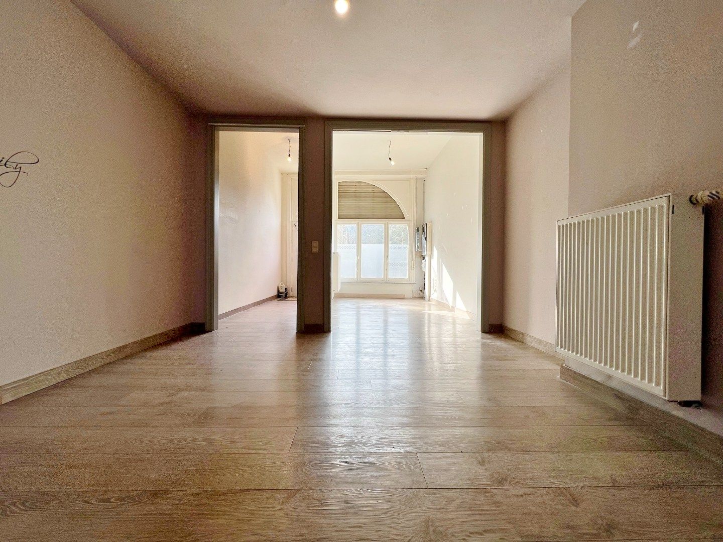 Rijwoning met 4 slaapkamers en koer  foto 4