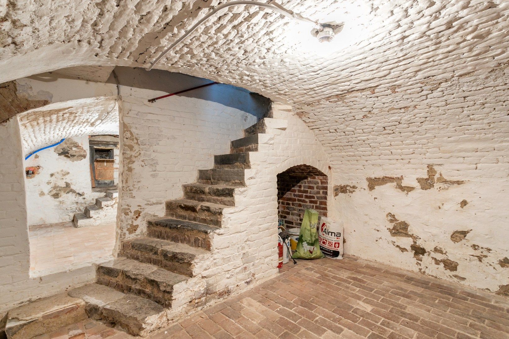 Gerenoveerde woning met 4 slaapkamers en opslagplaats foto 21