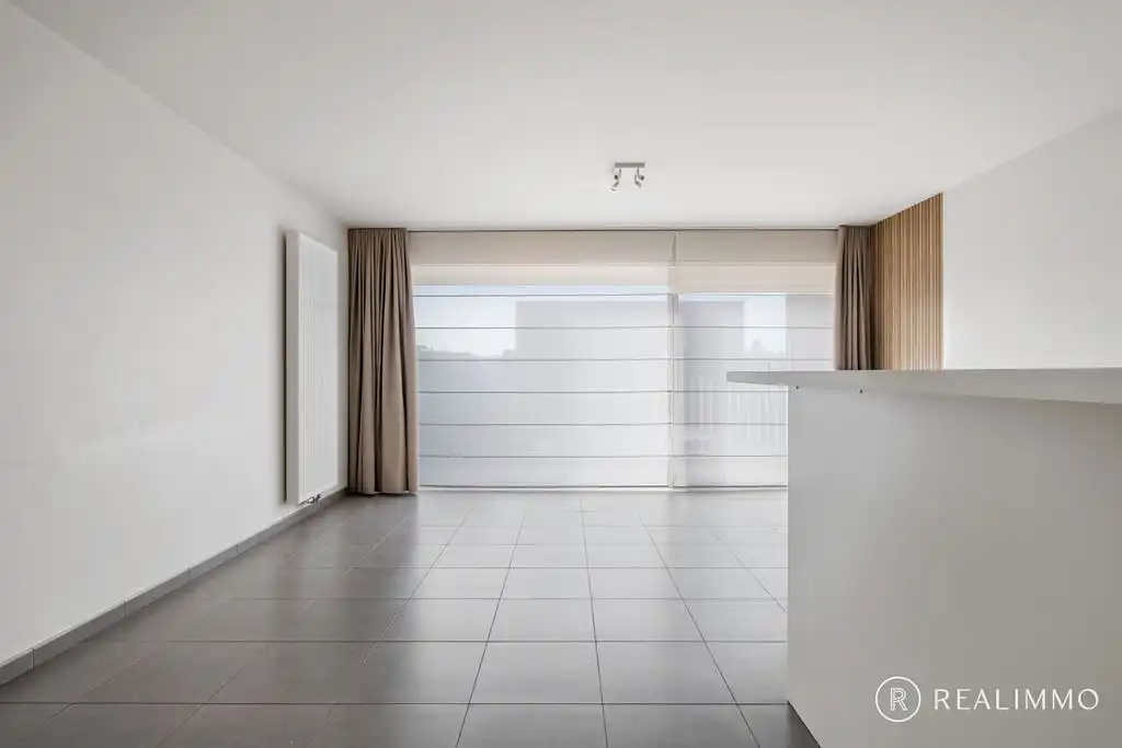 Recente halfopen bebouwing (2017) met tuin, terras en uitweg in rustige wijk foto 9