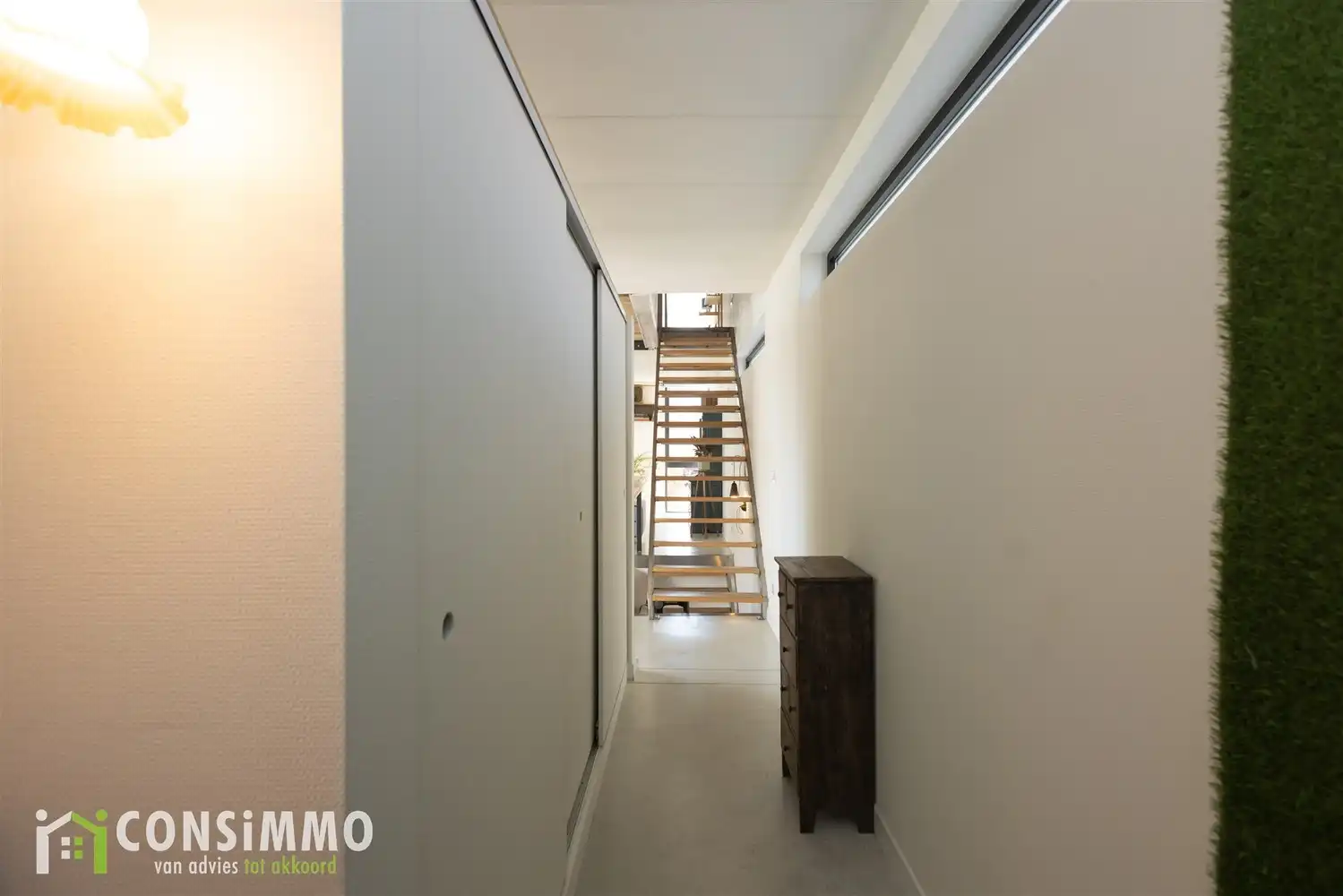 Unieke woning met industrieel-landelijke stijl in een rustige woonwijk van Genk foto 6