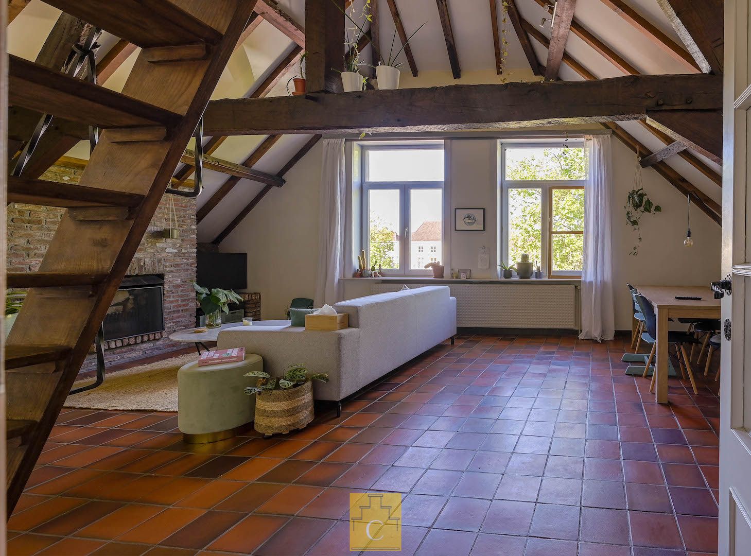 ruim dakappartement in herenhuis aan de Potterierei foto 7