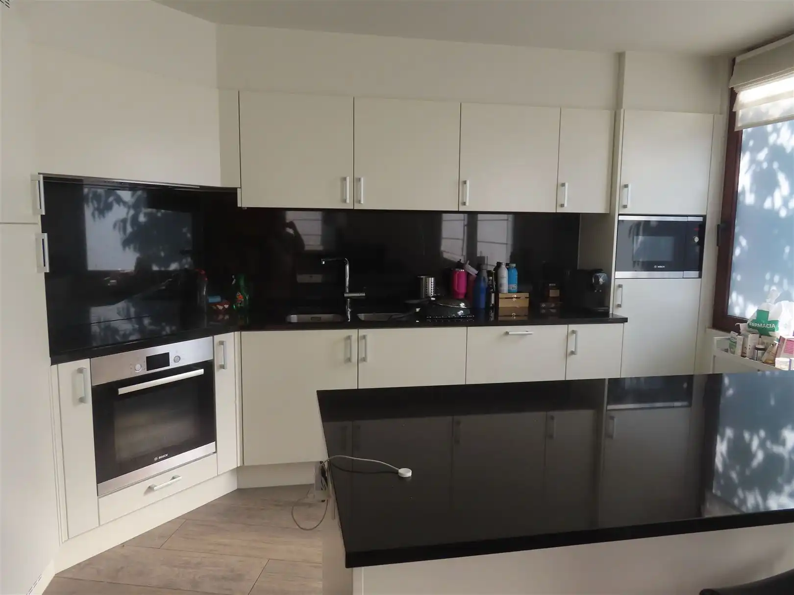 Gemeubeld 3 slaapkamerappartement met parking! foto 8