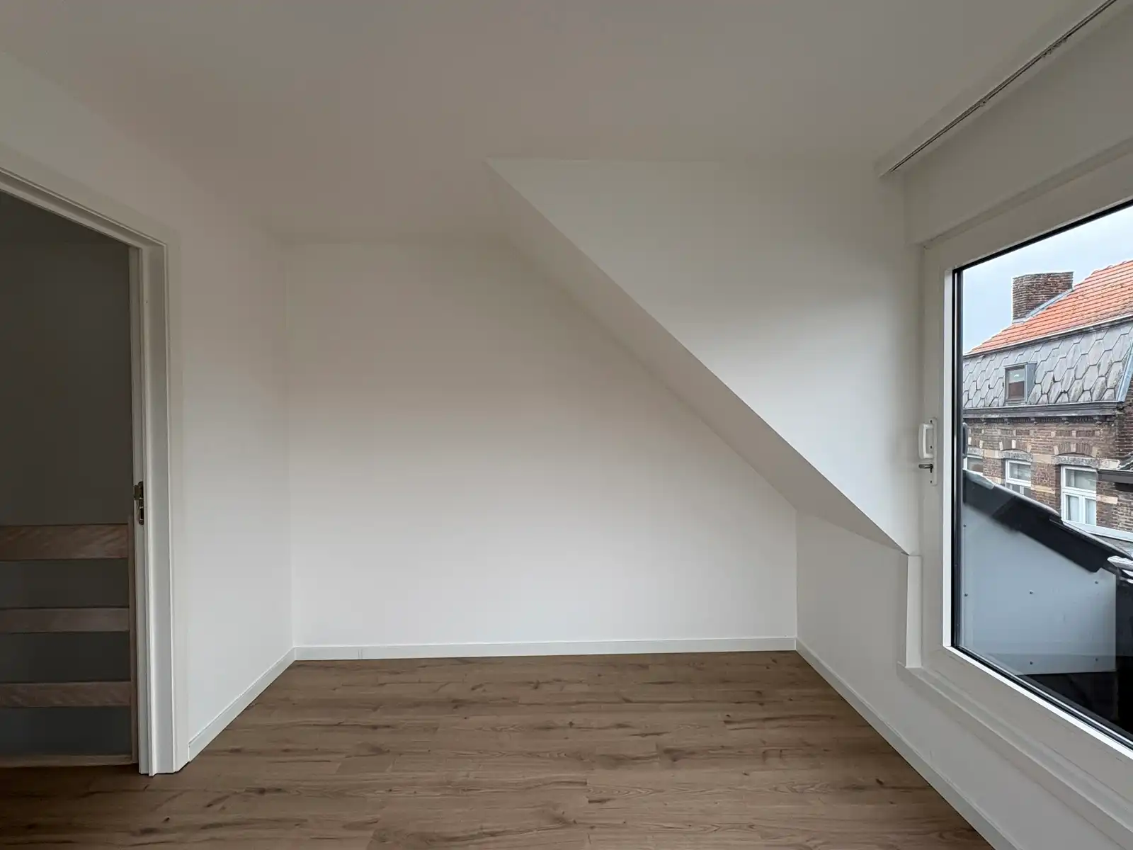 Verzorgde duplex met 1 slaapkamer en bureau foto 15