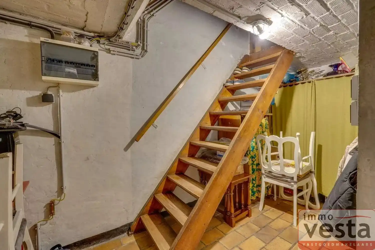 Ruime, te renoveren halfopen woning foto 24