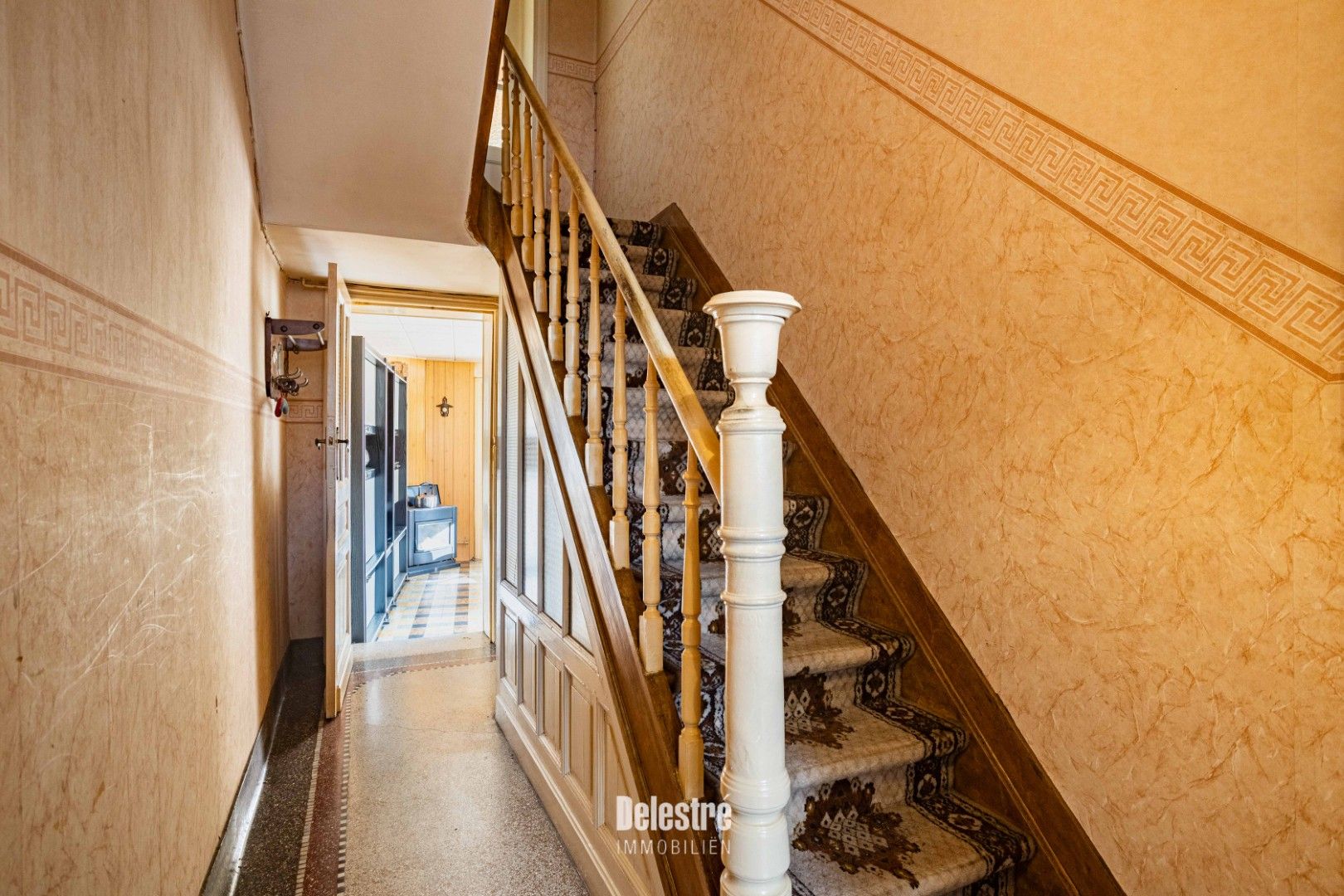 TE RENOVEREN WONING MET ZALIGE TUIN OP RUSTIGE LOCATIE foto 9