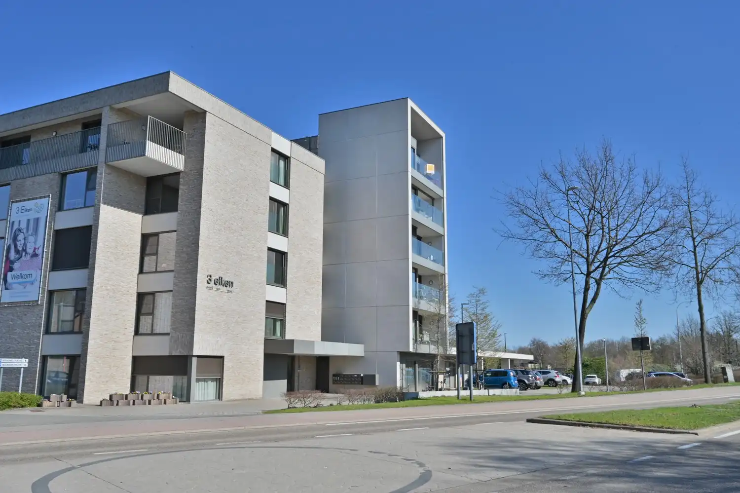 Lichtrijke serviceflat op de bovenste verdieping in Drie Eiken (Lanaken) foto 2