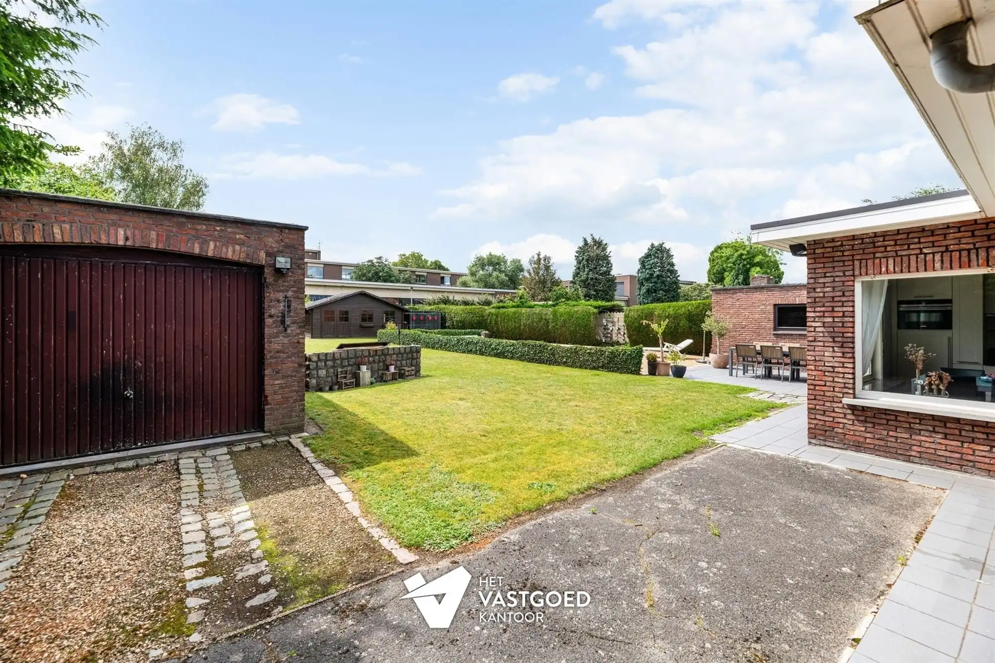 INSTAPKLARE, CENTRAAL GELEGEN WONING OP RUIM PERCEEL MET ZWEMBAD foto 25