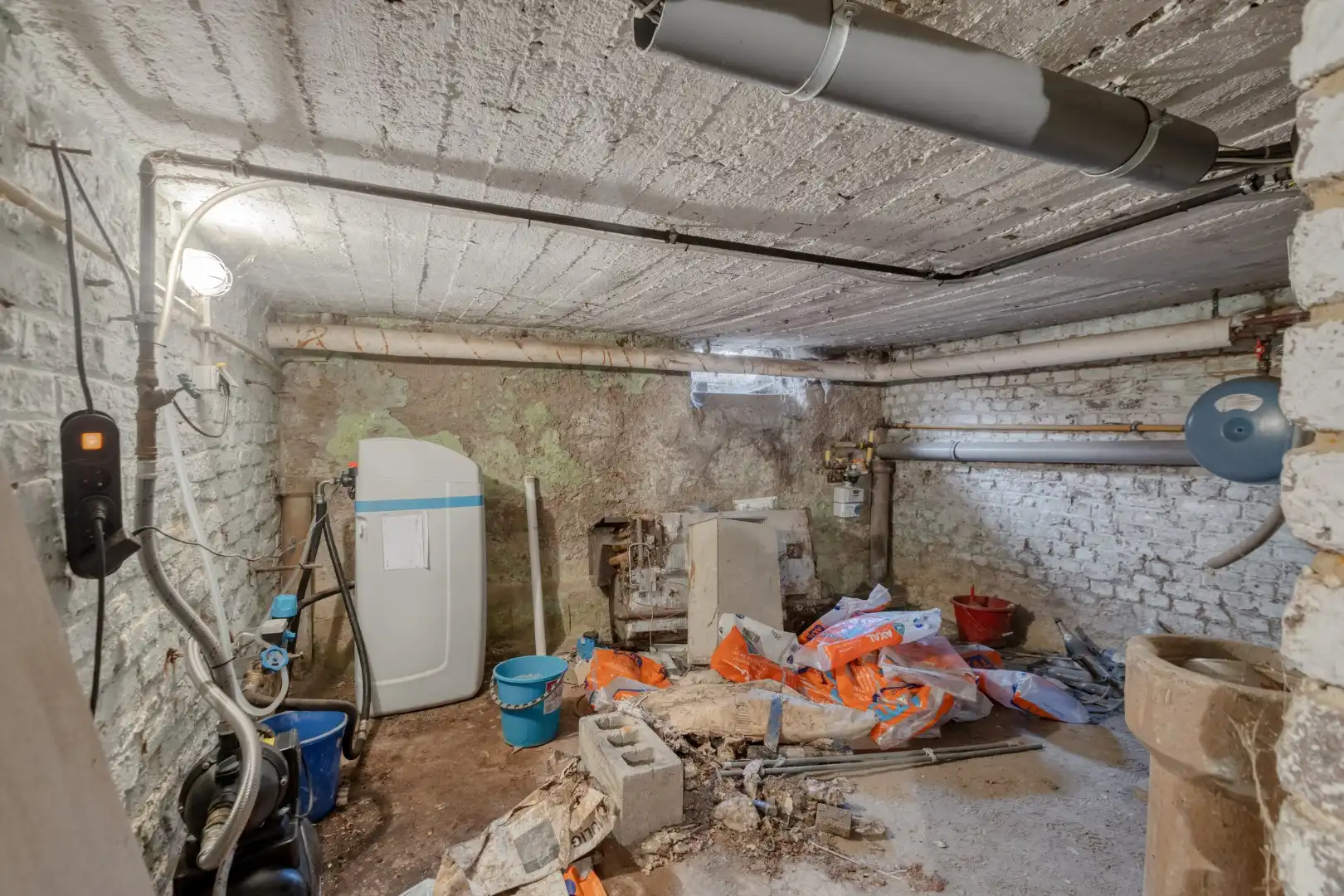 Gerenoveerde woning met 4 slaapkamers gelegen kortbij het centrum foto 24