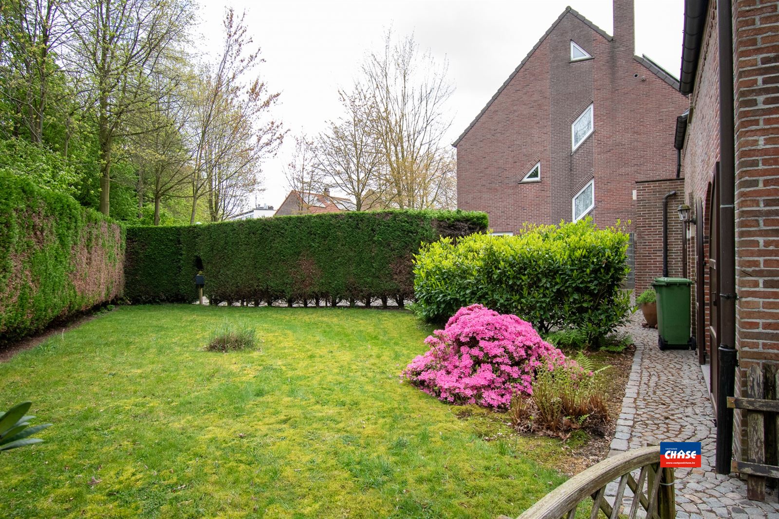 Landhuis met 2 à 3 slaapkamers, garage en grote tuin foto 4