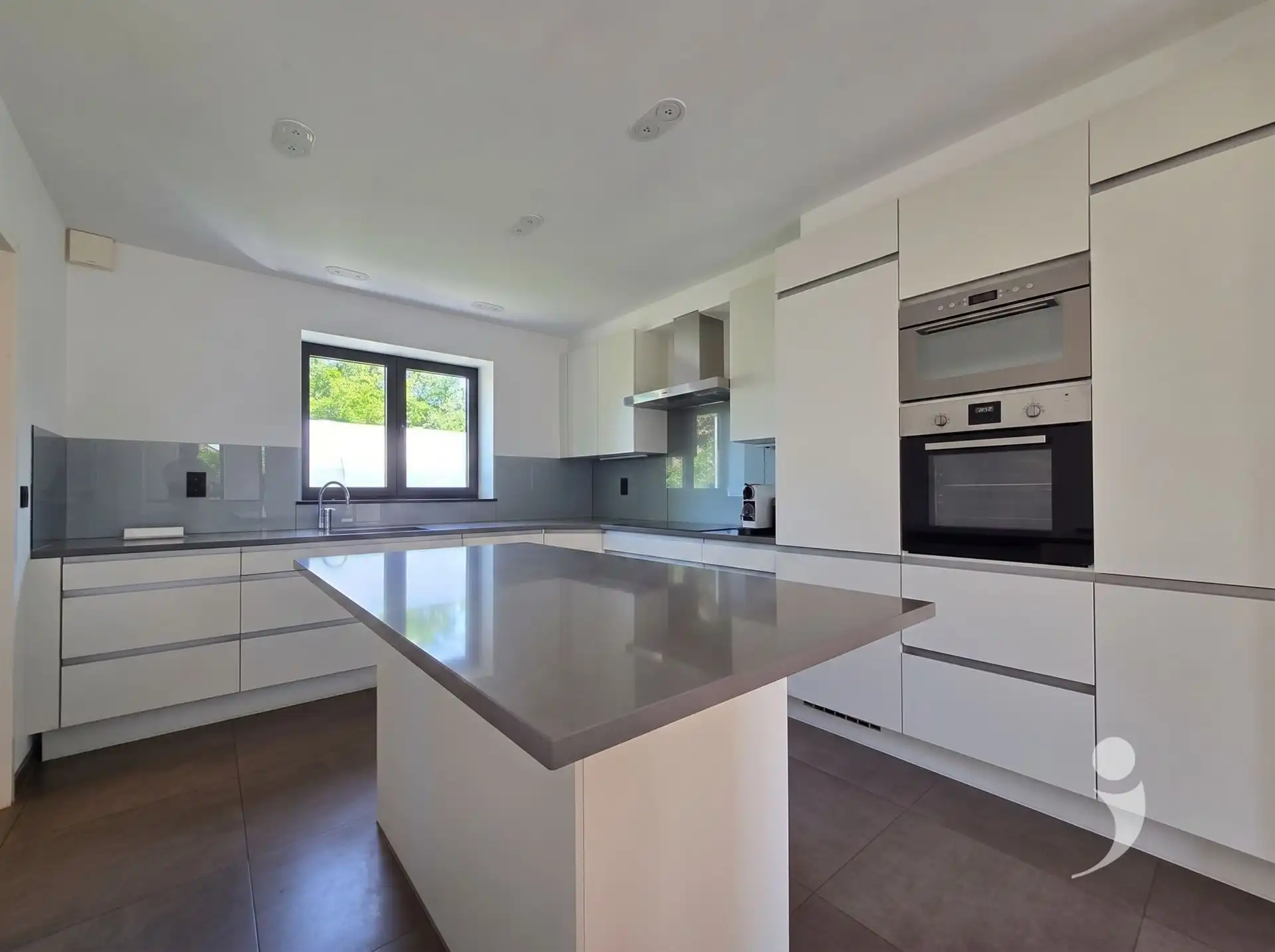 Moderne, ruime vrijstaande woning met hoogwaardige afwerking en zonnige tuin foto 5