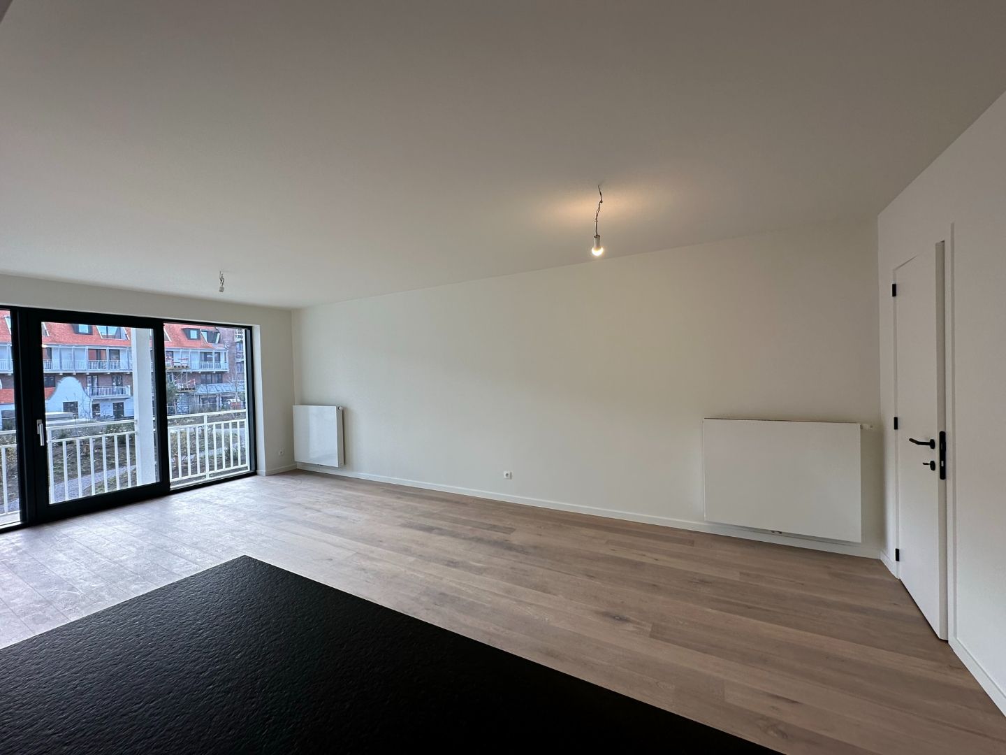 Modern appartement met uitzicht op een sfeervolle binnentuin foto 5