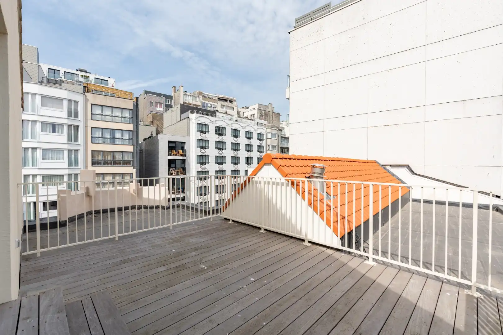 Luxueus penthouse duplex te koop in Oostende in Villa Rembrandt met terras, karaktervolle renovatie en moderne afwerking foto 8