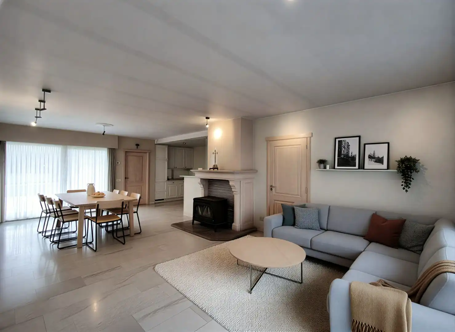 ALLEENSTAANDE WONING MET 2 SLAAPKAMERS EN TUIN IN CENTRUM RUISELEDE foto 3