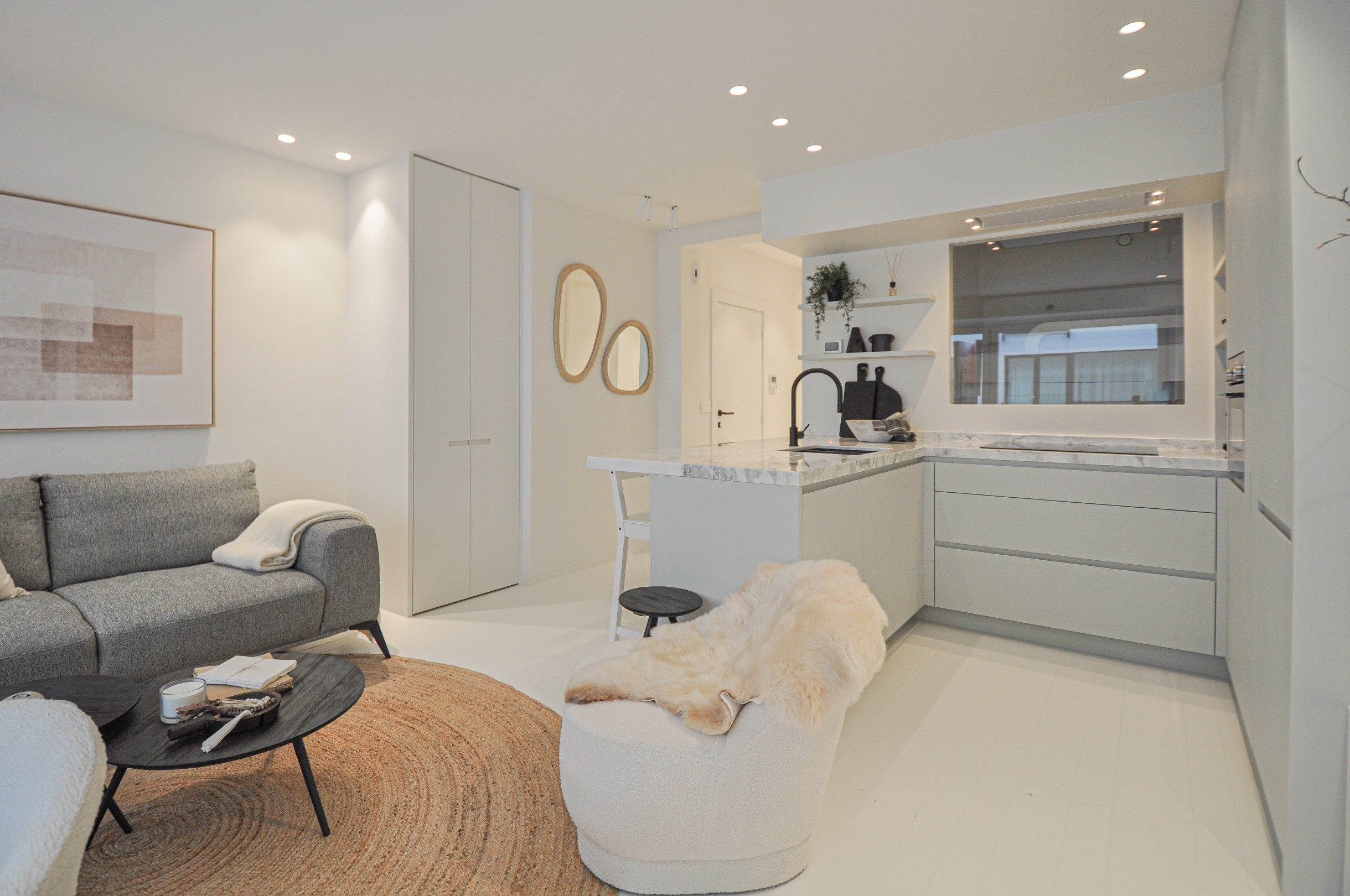 Volledig gerenoveerd appartement met een mooi zijdelings zeezicht gelegen in het Zoute. foto 5