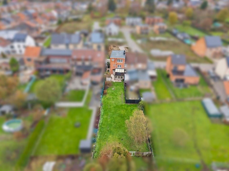HALFOPEN BEBOUWING MET GARAGE EN GROTE TUIN IN TONGEREN foto 3