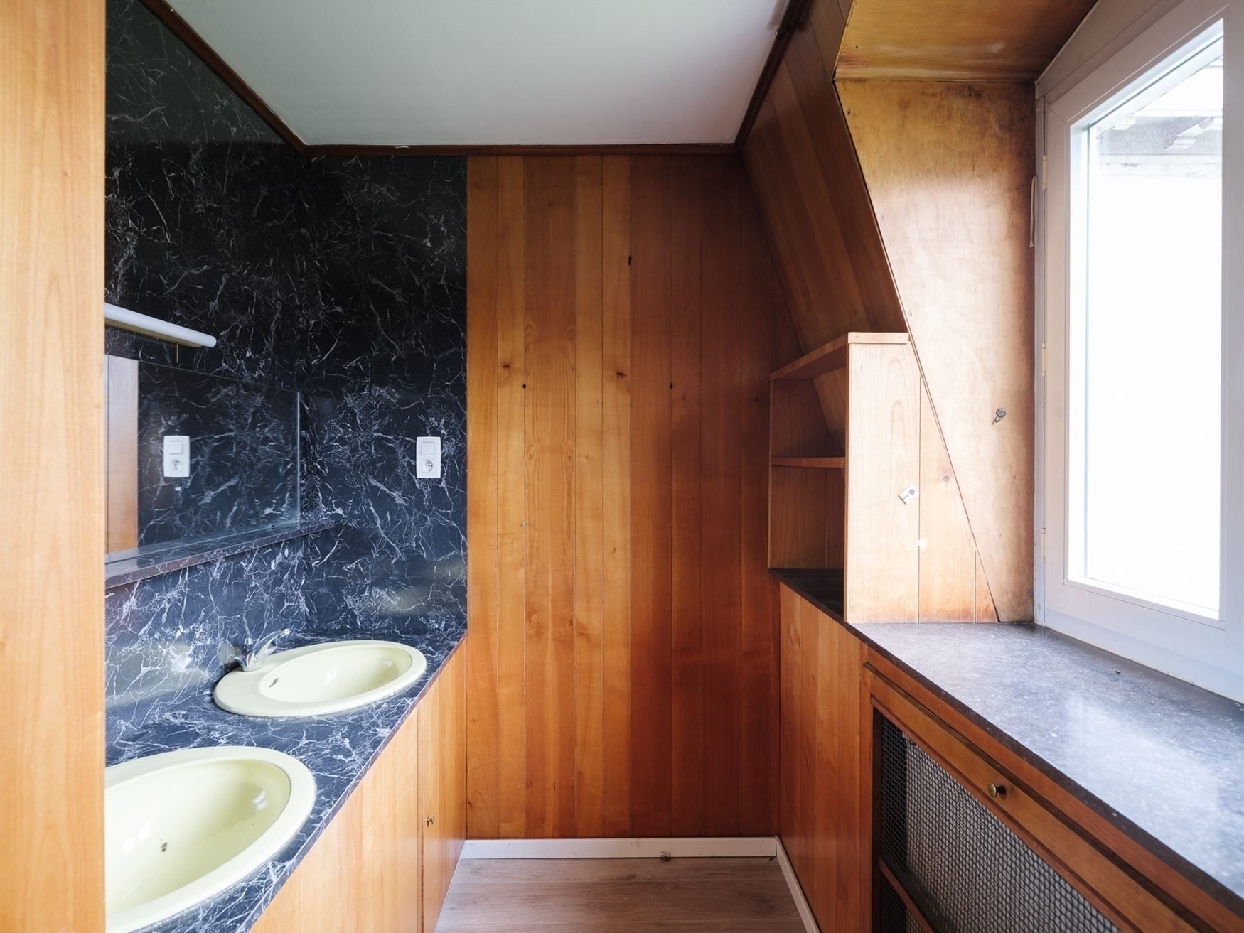 Karakterwoning met riante bijgebouwen foto 19