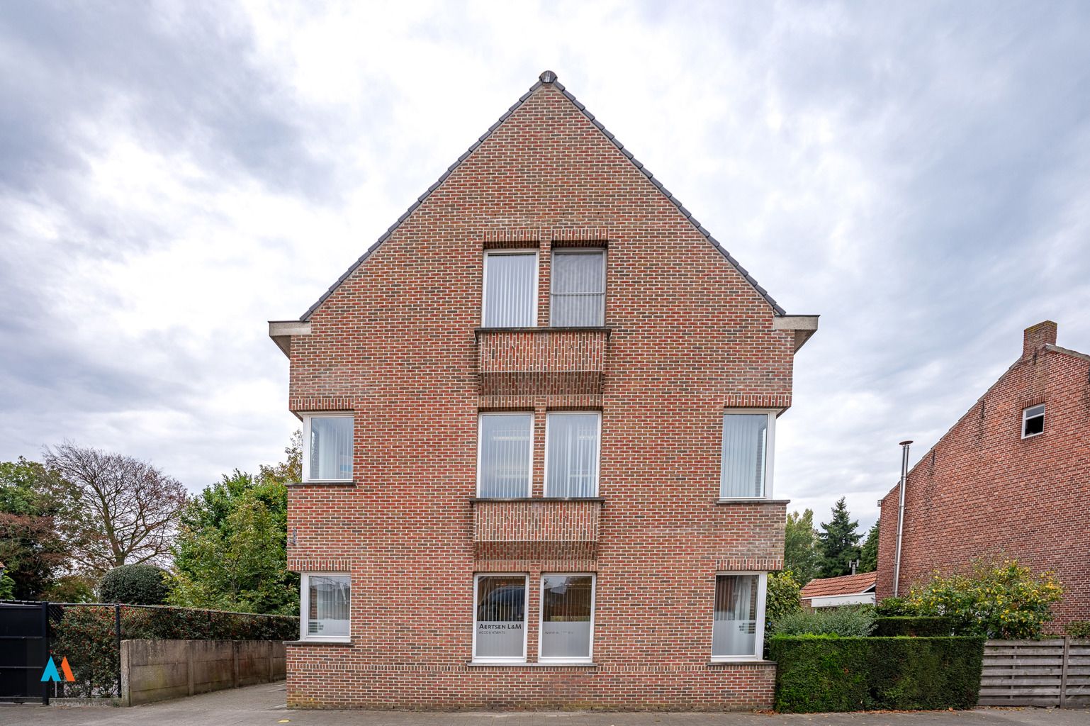 Kantoorgebouw met dakappartement foto 28