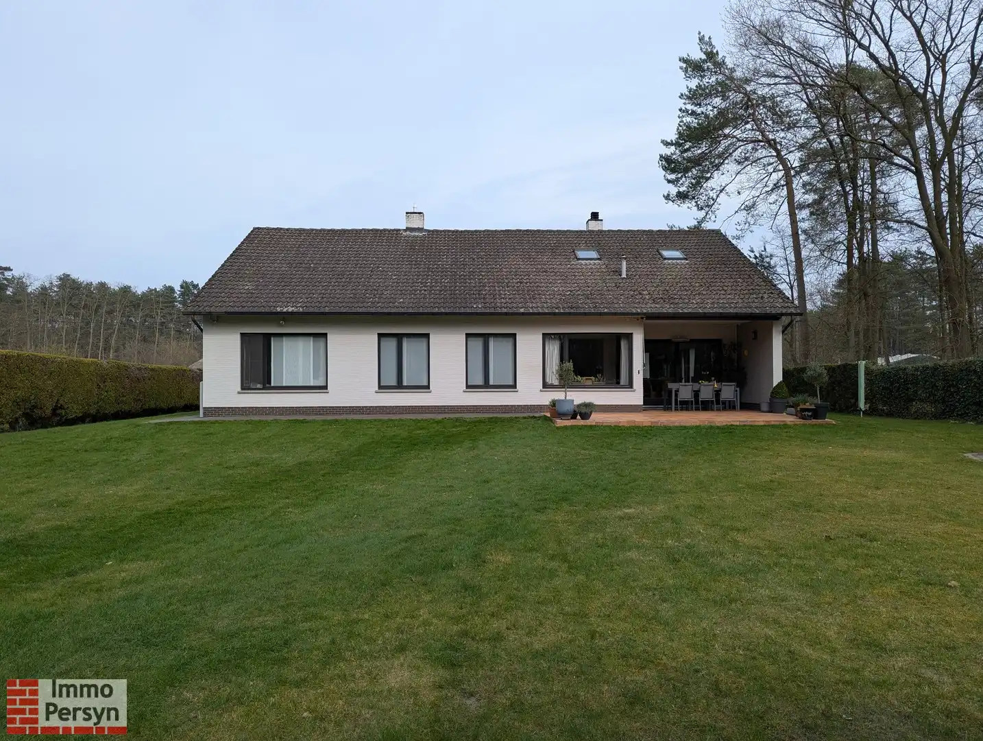 Ruime woning midden in een groene omgeving foto 35