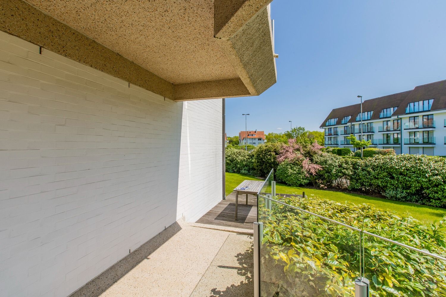 Lichtrijk hoek-appartement van ruim 180m2, rustig gelegen in een standingvolle villaresidentie, op enkele stappen van de zeedijk Albertstrand en de Royal Zoute  foto 18