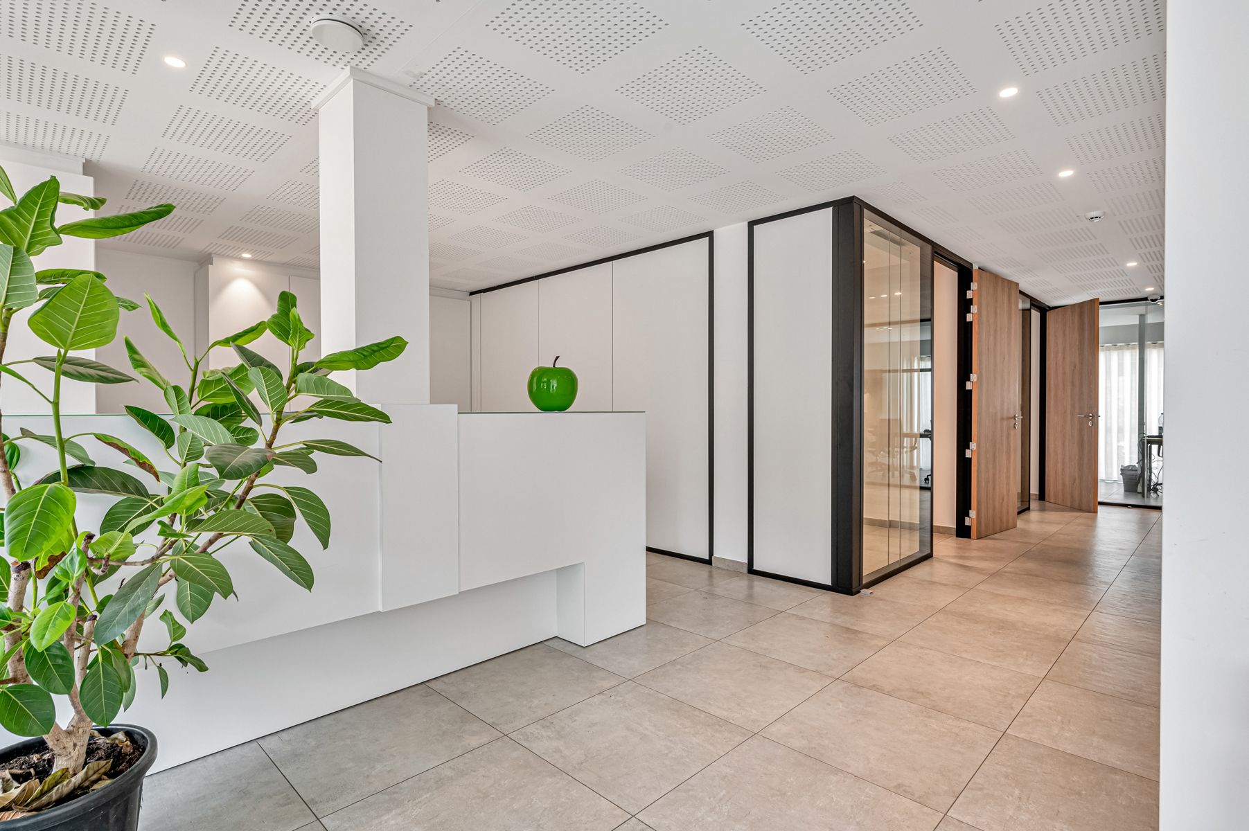 Moderne en zichtbare kantoorruimte op toplocatie foto 8