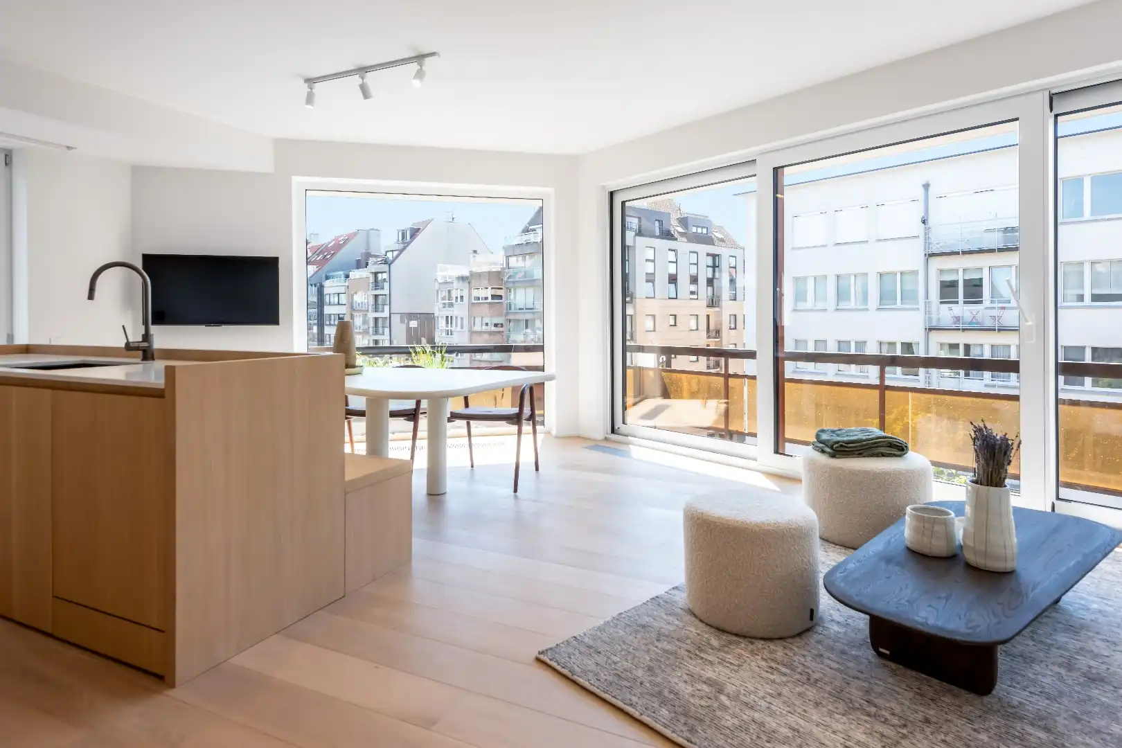 Lichtrijk hoekappartement gelegen op de Lippenslaan/Zoutelaan met 3 slaapkamers foto 3