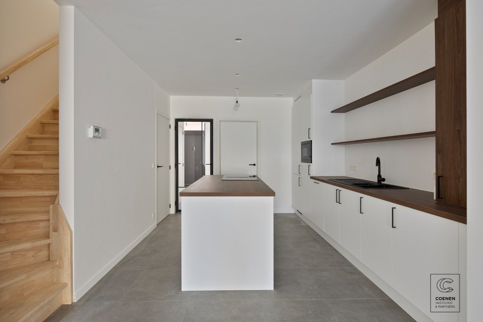 Prachtig, volledig gerenoveerde woning met 3 slaapkamers op een toplocatie te Turnhout! foto 2